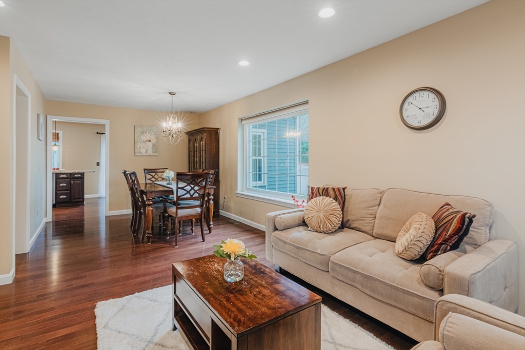 Shrewsbury, Massachusetts, 01545, United States, 2 Bedrooms Bedrooms, ,3 BathroomsBathrooms,Residential,For Sale,1987011