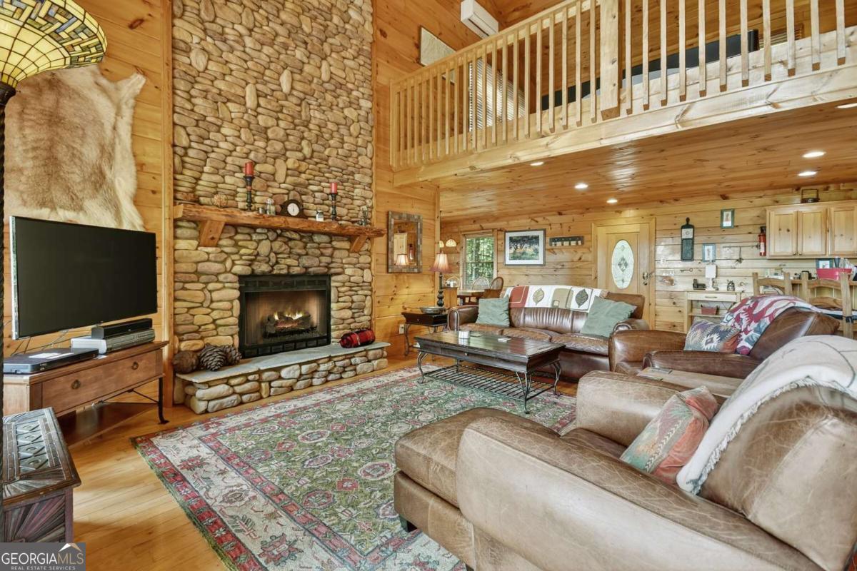 Blue Ridge, Georgia, 30513, United States, 3 Bedrooms Bedrooms, ,3 BathroomsBathrooms,Residential,For Sale,1952003