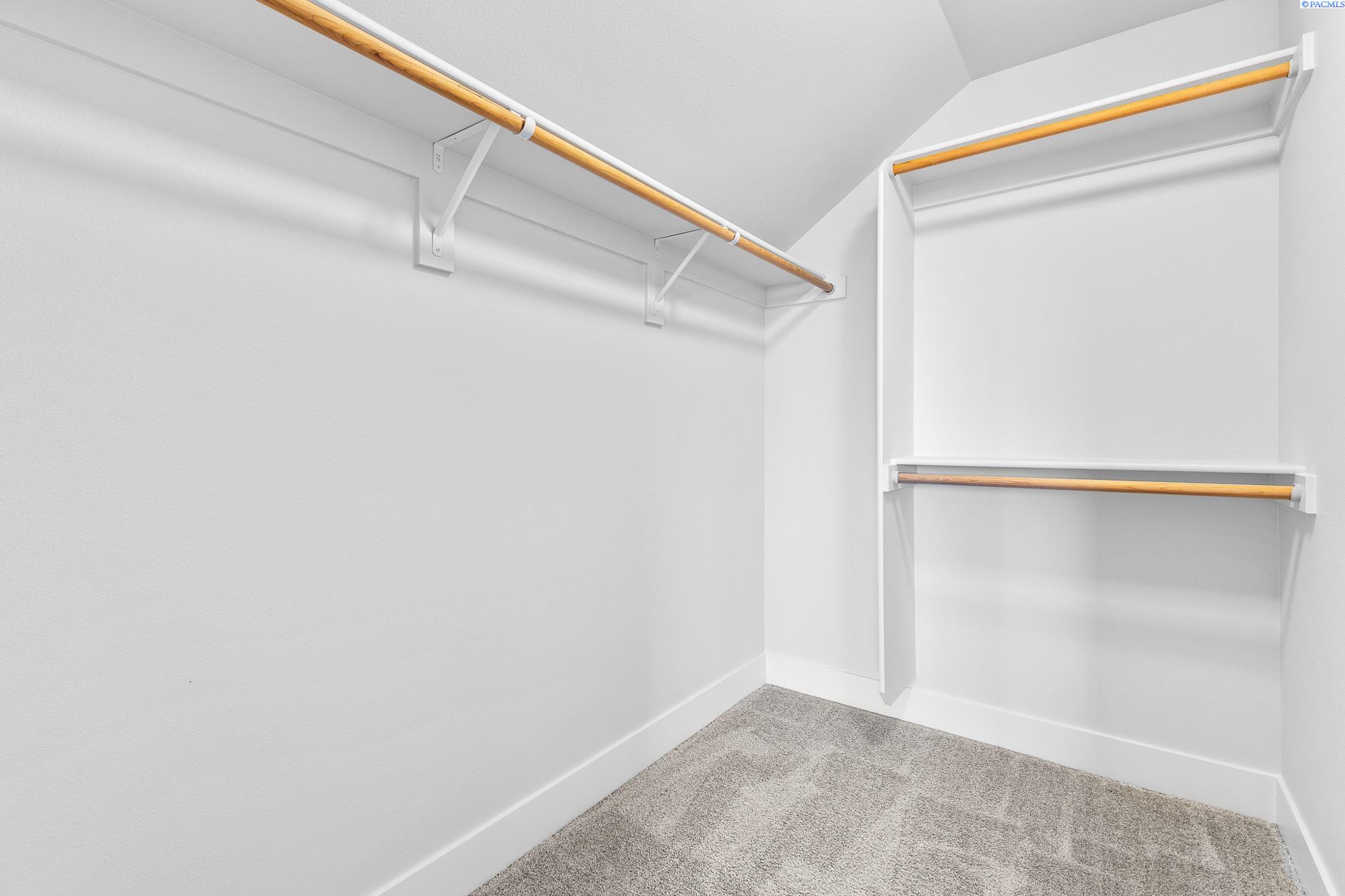 Pasco, Washington, 99301, United States, 4 Bedrooms Bedrooms, ,2 BathroomsBathrooms,Residential,For Sale,1892820