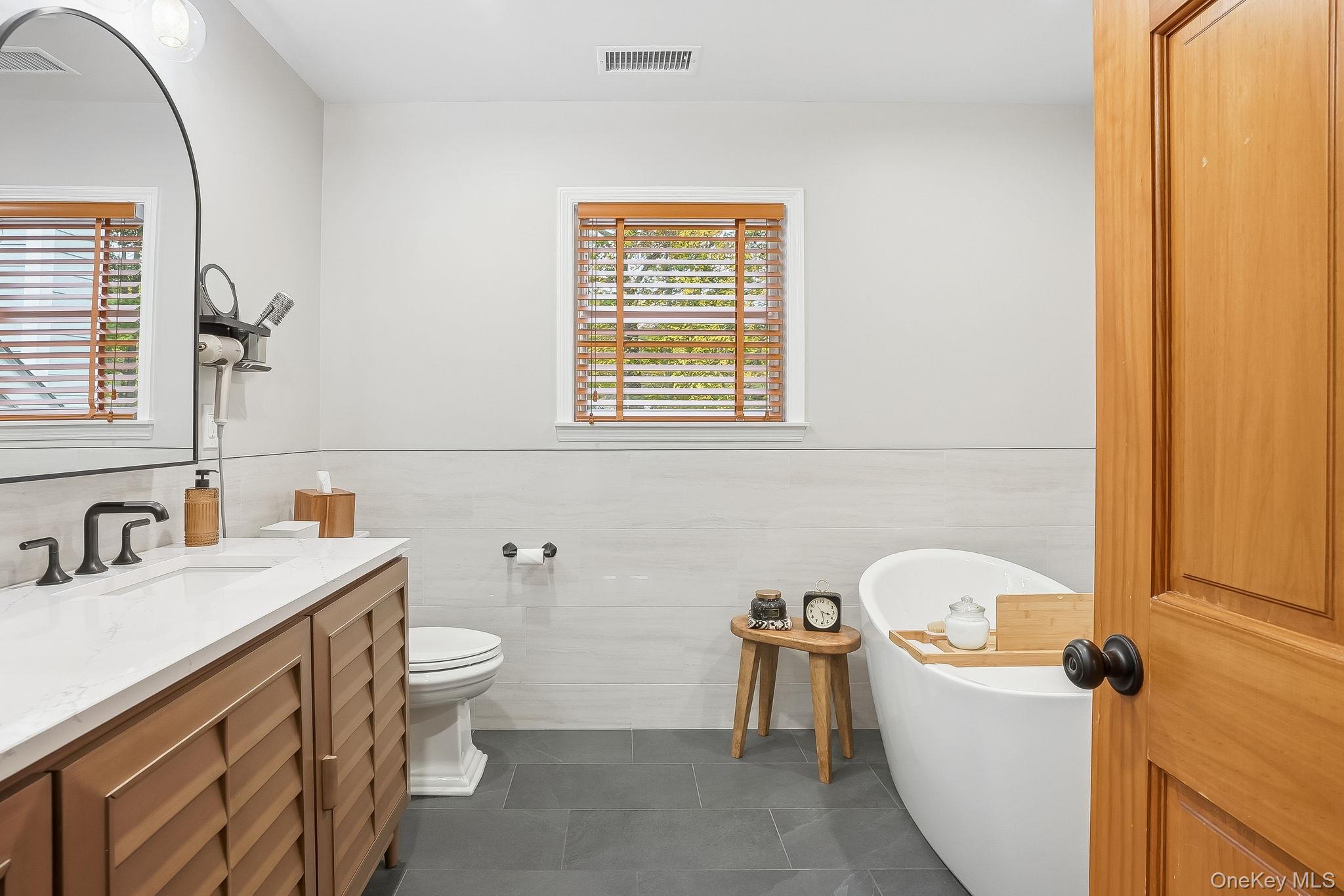 Cortlandt Manor, New York, 10567, United States, 4 Bedrooms Bedrooms, ,3 BathroomsBathrooms,Residential,For Sale,1987823