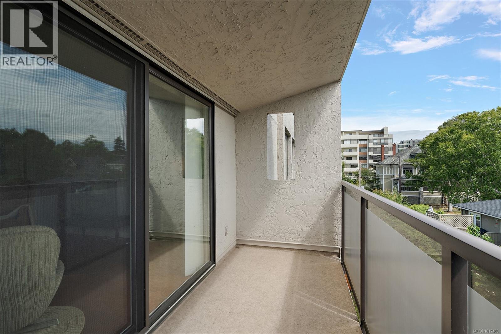 VICTORIA, British Columbia, V8V 2X5, CA, 2 Bedrooms Bedrooms, ,1 BathroomBathrooms,Residential,For Sale,1950619