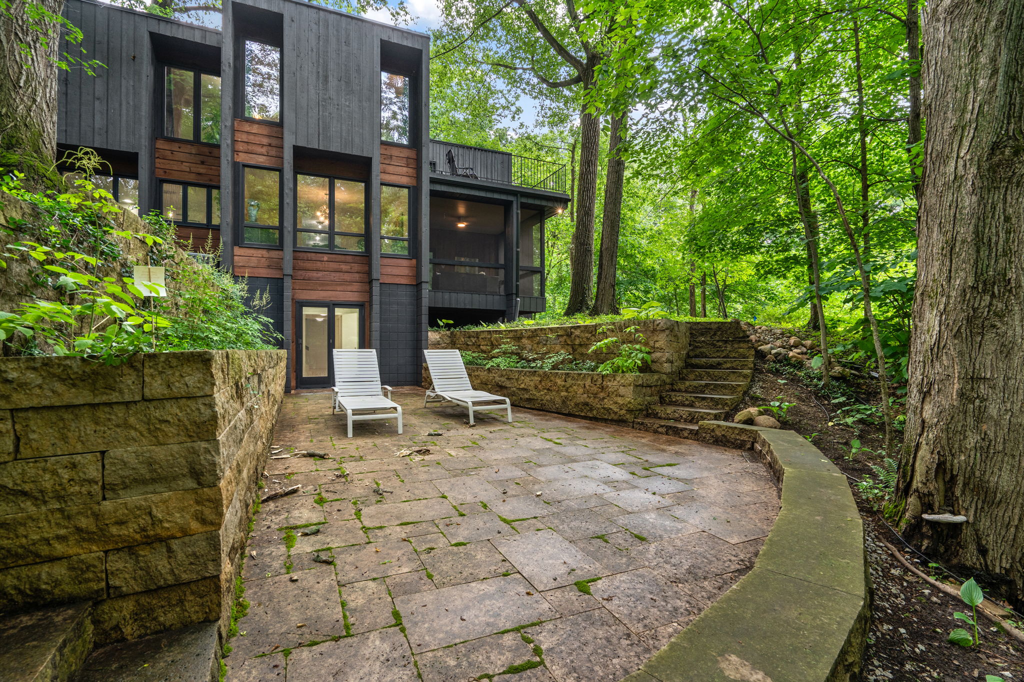  Modern Contemporary Home Nestled on a 1.3 Acre Wooded Lot - 物件實景