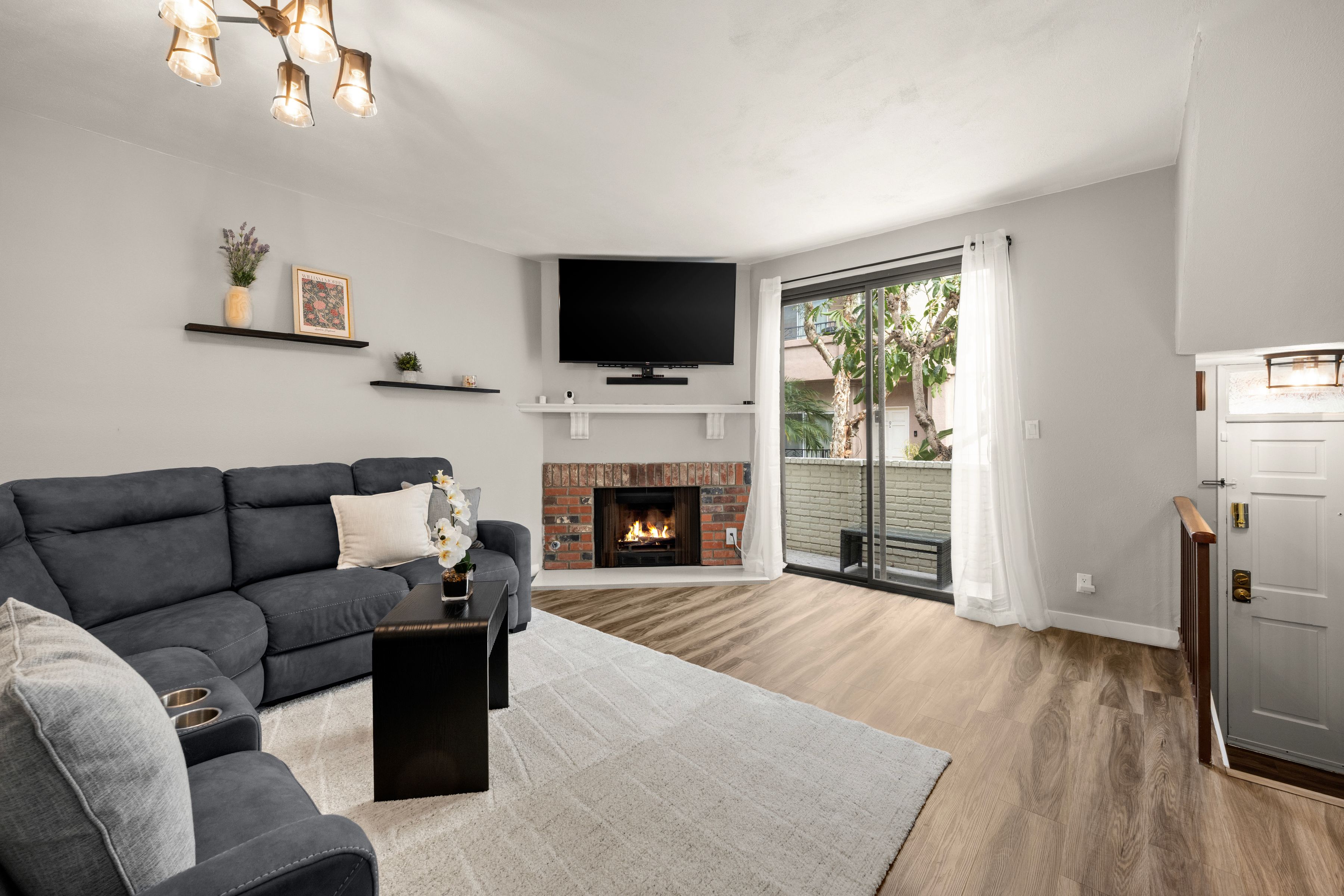  6540 Hayvenhurst Avenue #3 - 物件實景