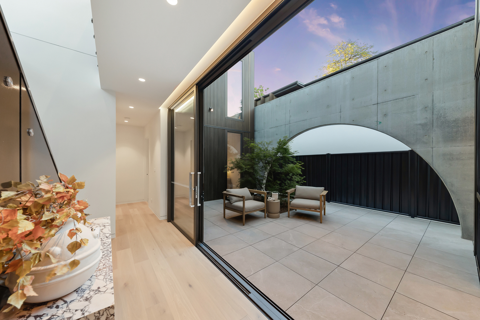 Lifestyle at the forefront in this sleek architectural residence - 物件實景