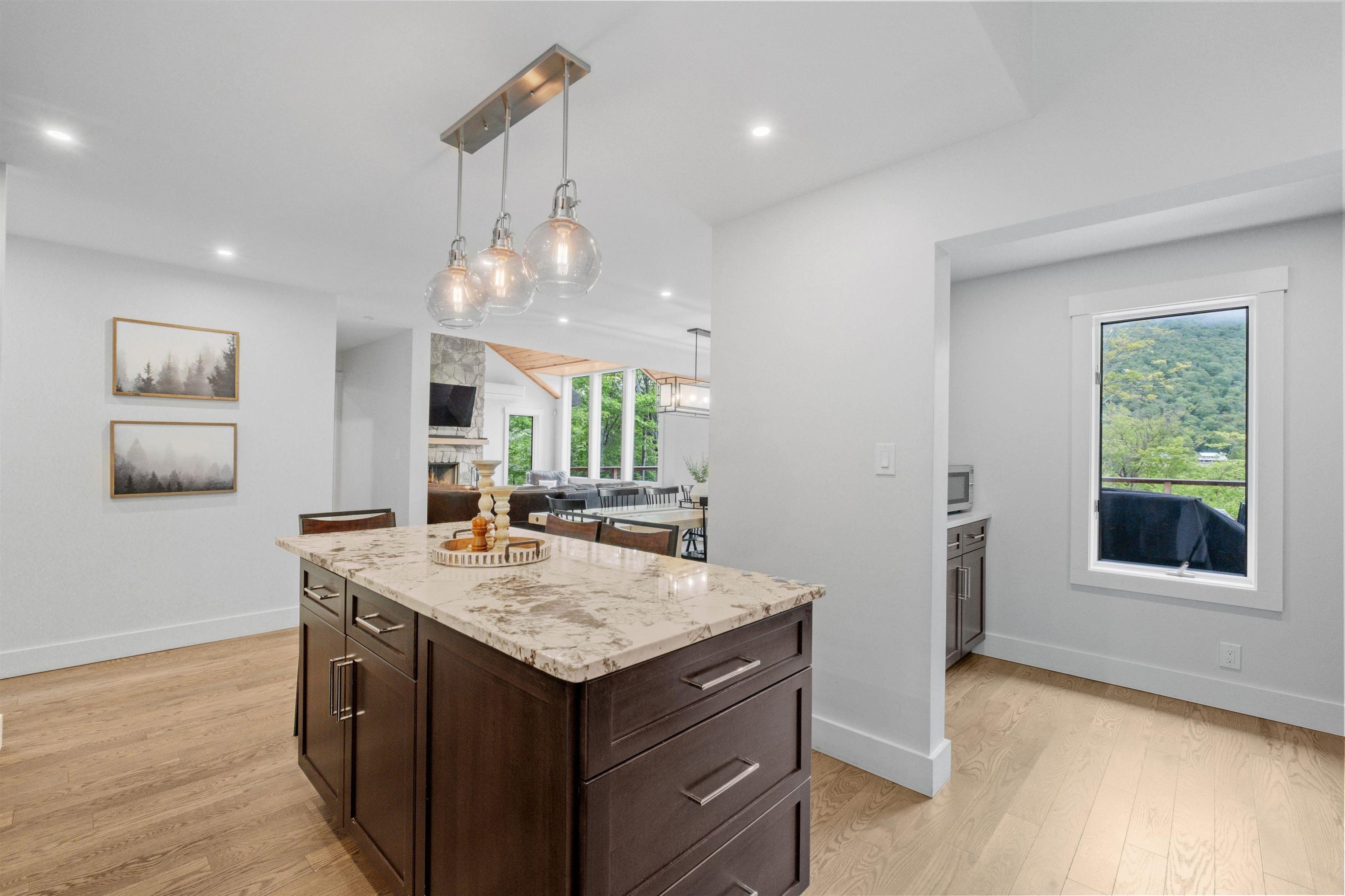 Lincoln, New Hampshire, 03251, United States, 4 Bedrooms Bedrooms, ,4 BathroomsBathrooms,Residential,For Sale,1803073