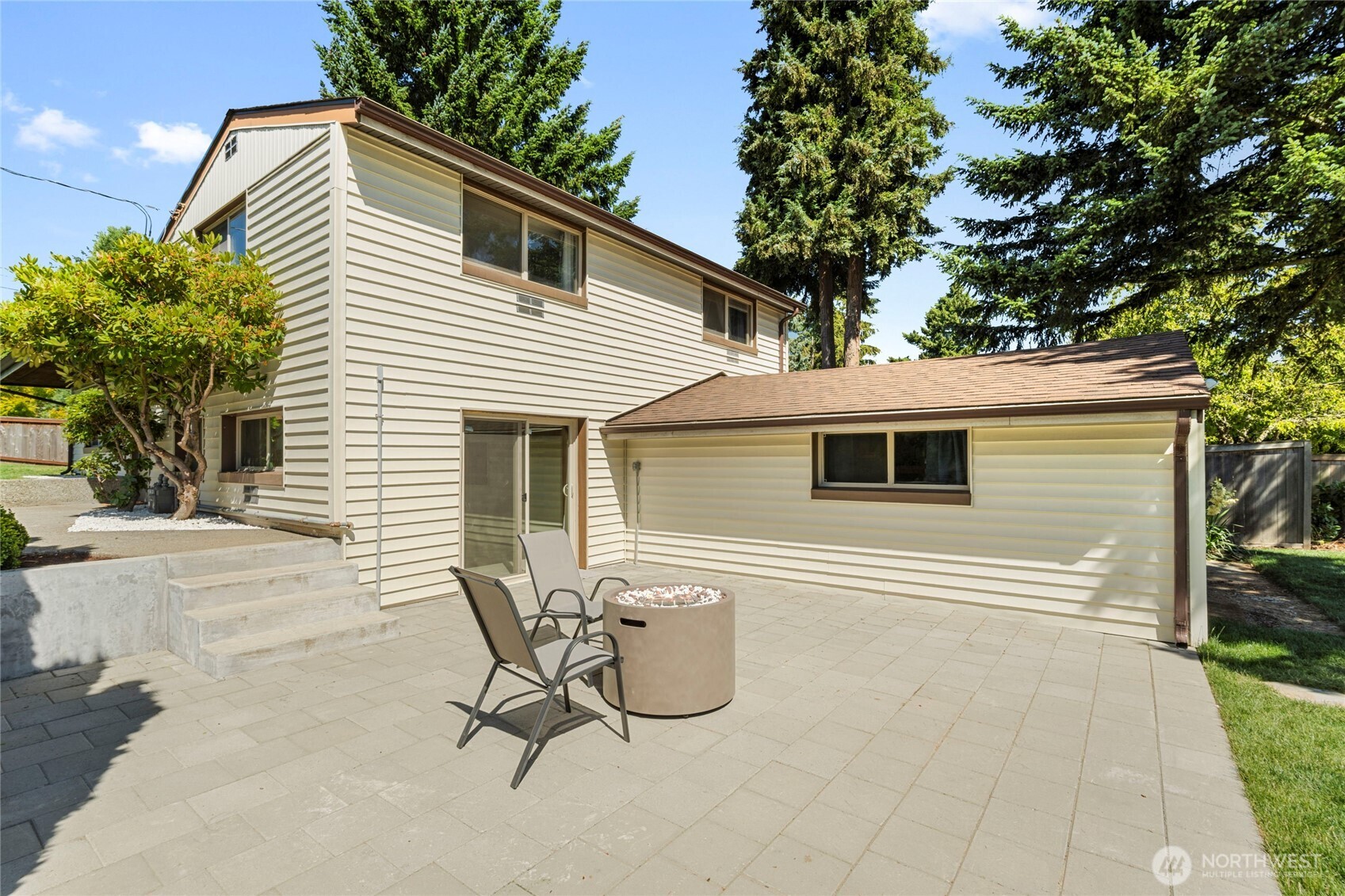 Burien, Washington, 98166, United States, 3 Bedrooms Bedrooms, ,2 BathroomsBathrooms,Residential,For Sale,1895408