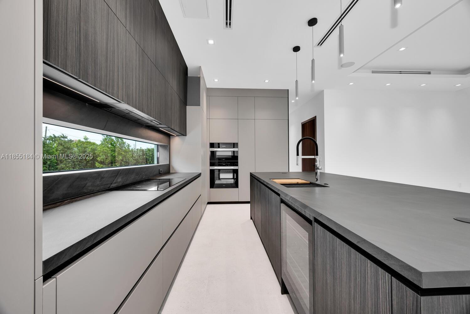 Miami, Florida, 33134, United States, 5 Bedrooms Bedrooms, ,6 BathroomsBathrooms,Residential,For Sale,1934506