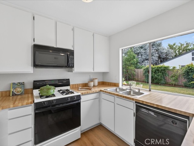 Tustin, California, 92780, United States, 4 Bedrooms Bedrooms, ,2 BathroomsBathrooms,Residential,For Sale,2012754