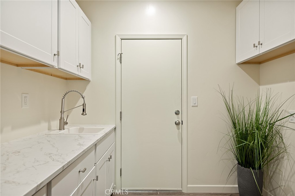 Lake Arrowhead, California, 92352, United States, 4 Bedrooms Bedrooms, ,5 BathroomsBathrooms,Residential,For Sale,1989465