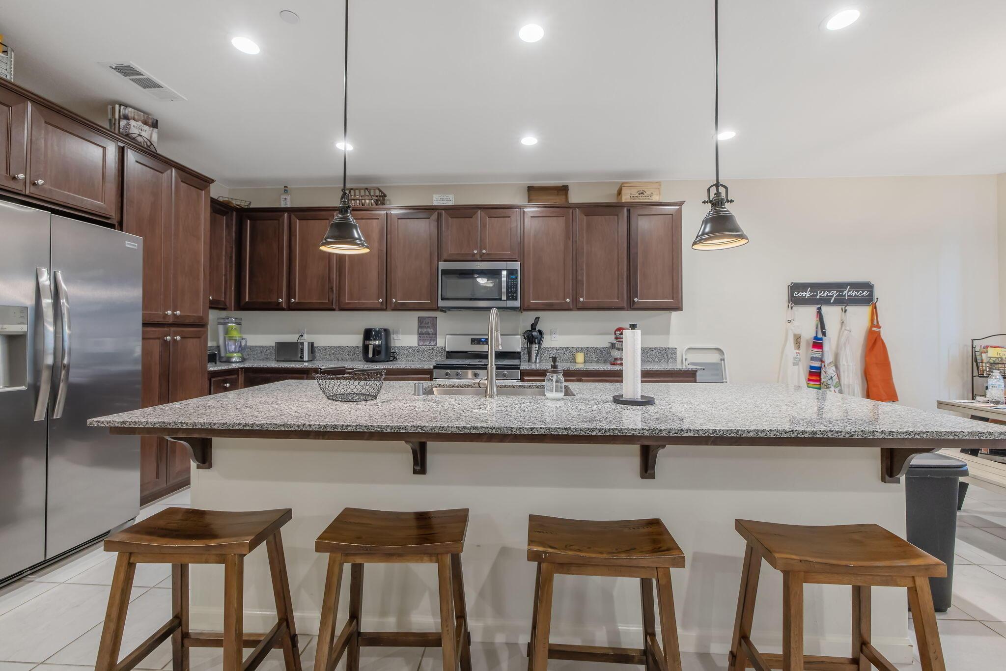 Visalia, California, 93291, United States, 4 Bedrooms Bedrooms, ,2 BathroomsBathrooms,Residential,For Sale,1927793