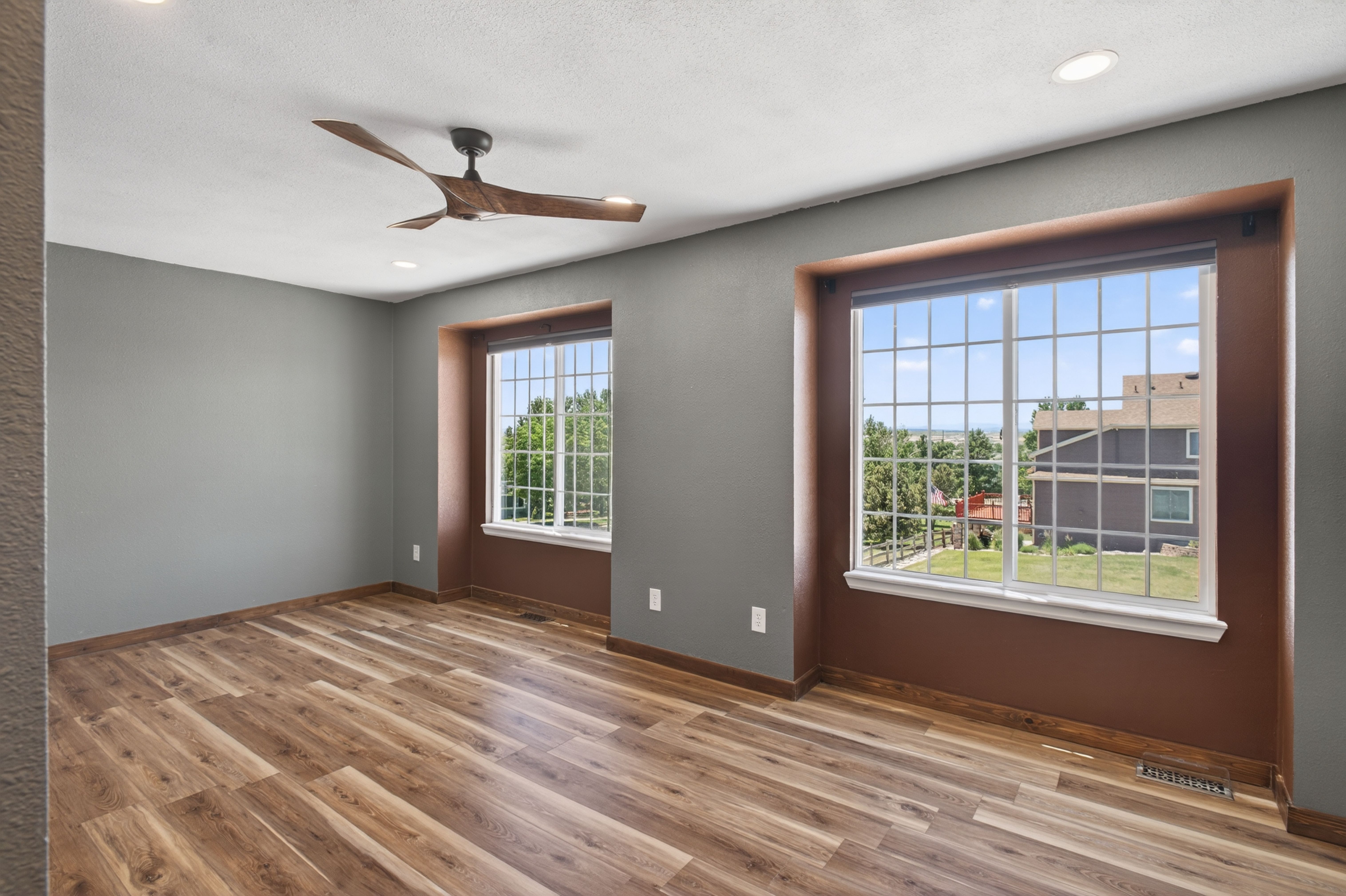  Situated on a Desirable Corner Lot in Hidden River - 物件實景