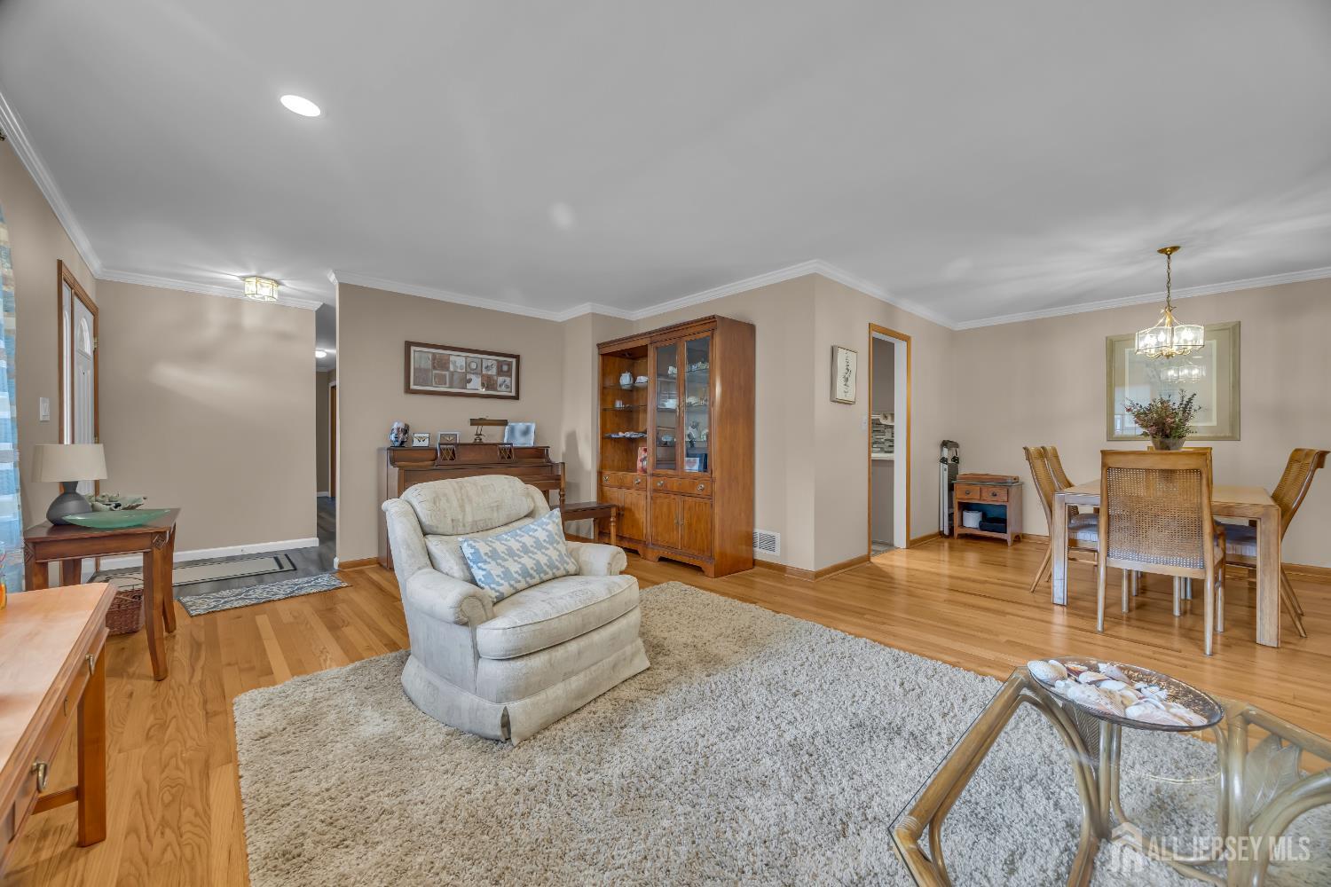 Edison, New Jersey, 08820, United States, 3 Bedrooms Bedrooms, ,2 BathroomsBathrooms,Residential,For Sale,1989177