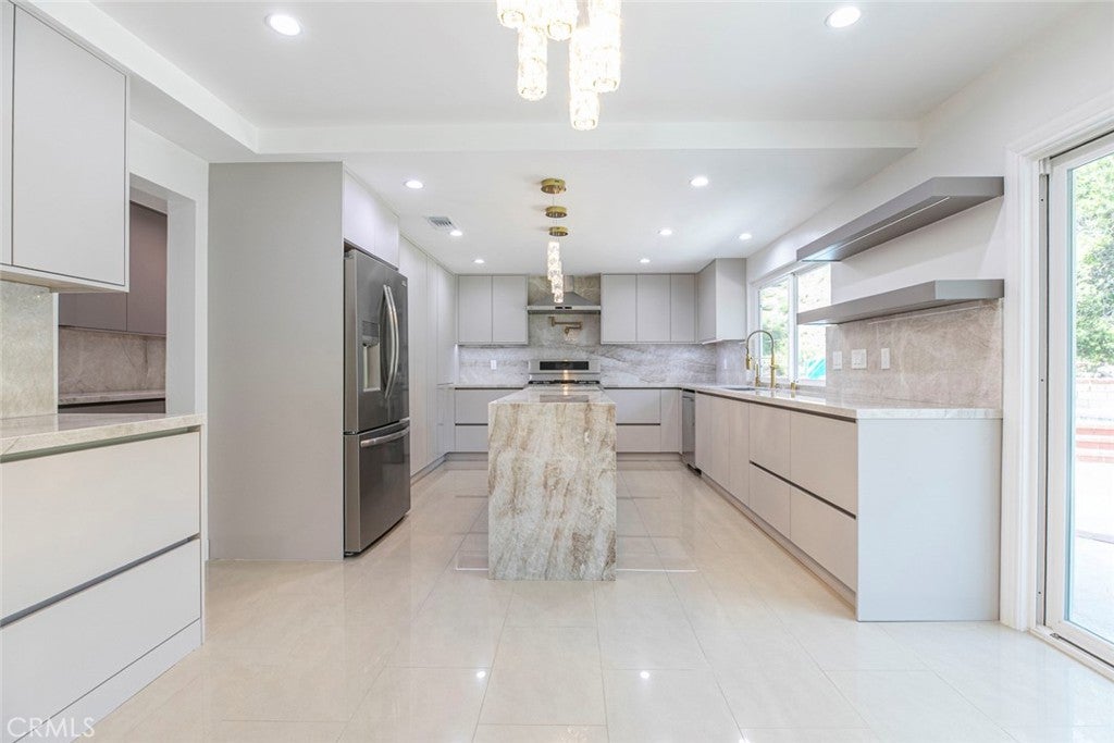 Glendale, California, 91206, United States, 4 Bedrooms Bedrooms, ,3 BathroomsBathrooms,Residential,For Sale,1940917
