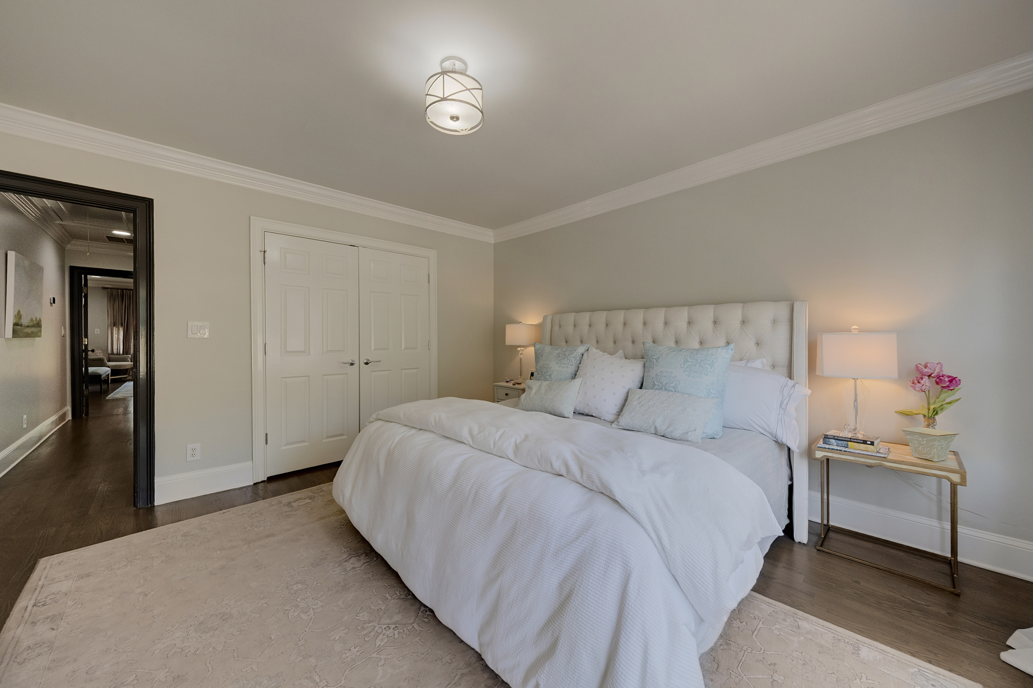  Elegantly Renovated Townhome in Gated Community - 物件實景