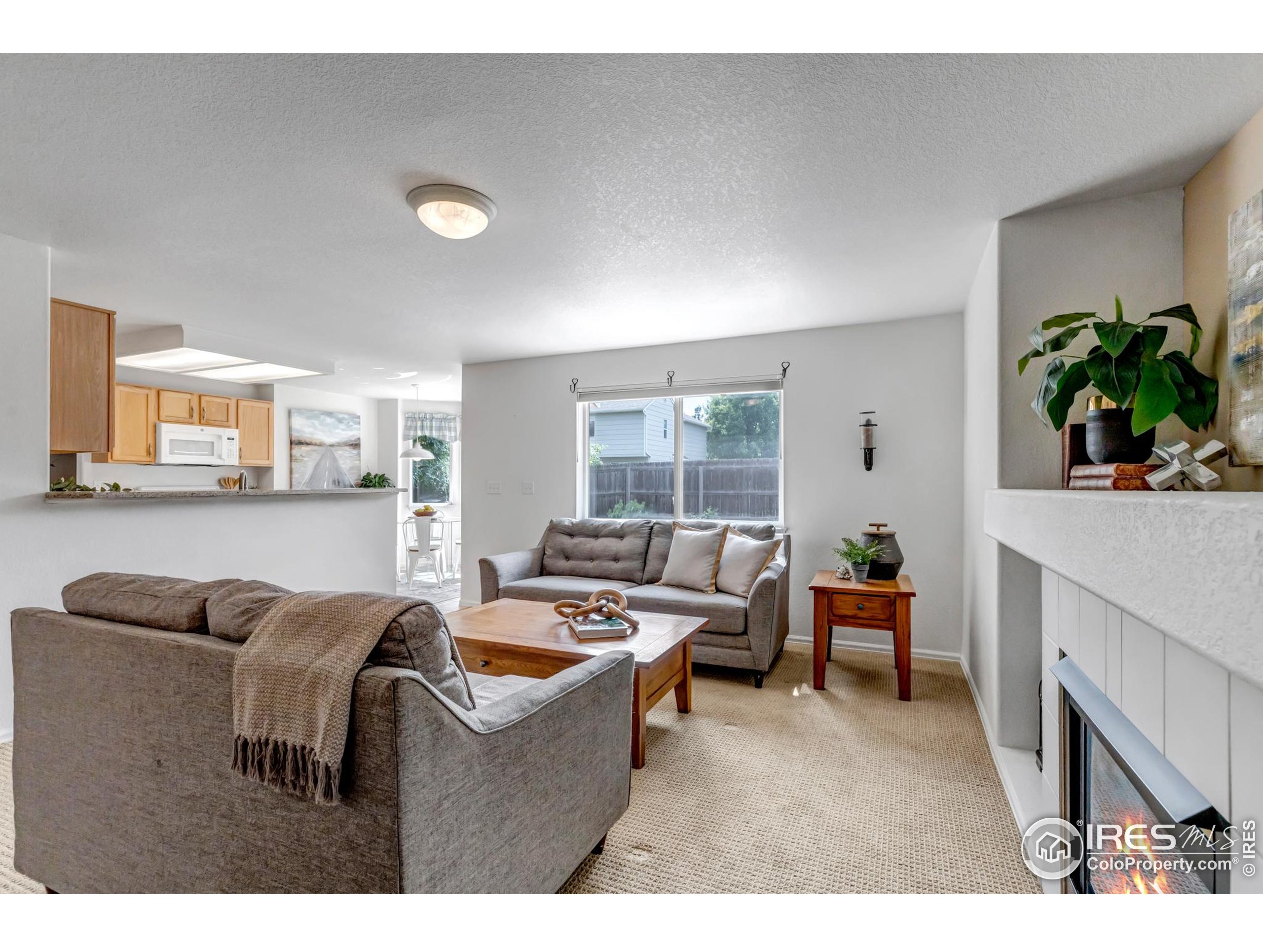 Longmont, Colorado, 80504, United States, 4 Bedrooms Bedrooms, ,3 BathroomsBathrooms,Residential,For Sale,1895647