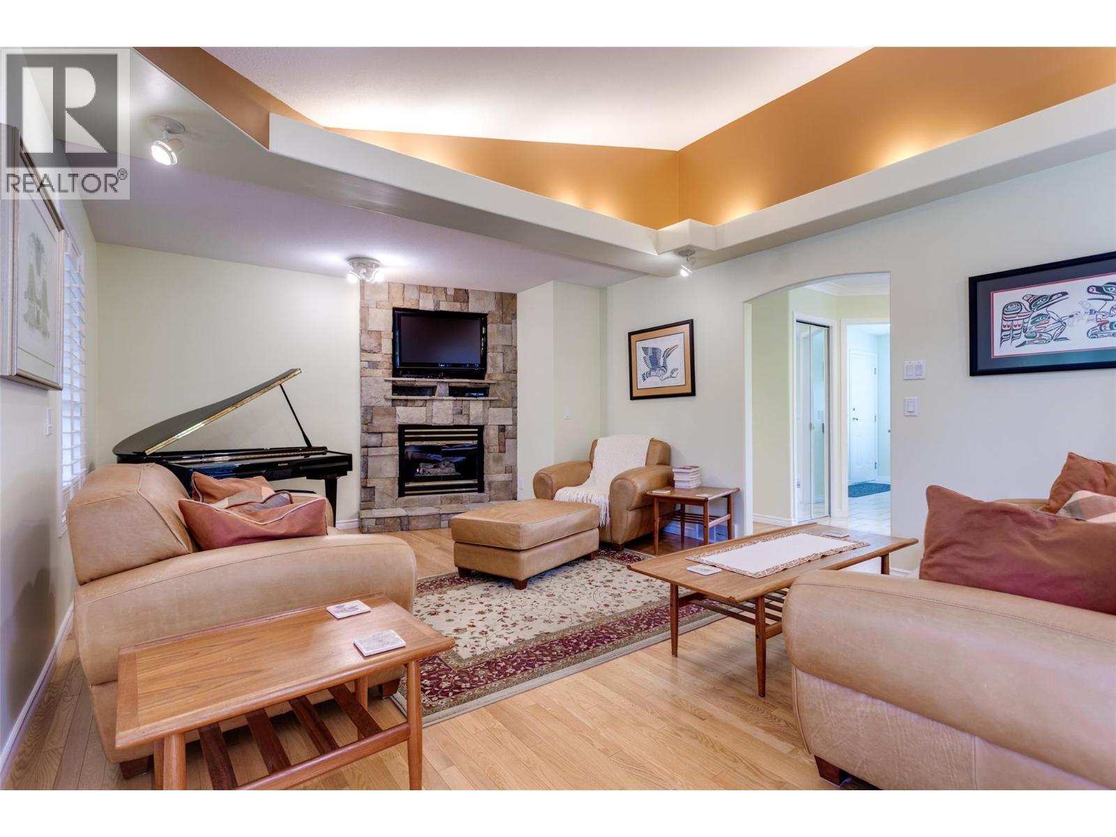 KELOWNA, British Columbia, V1V 1Z9, CA, 4 Bedrooms Bedrooms, ,3 BathroomsBathrooms,Residential,For Sale,1961747