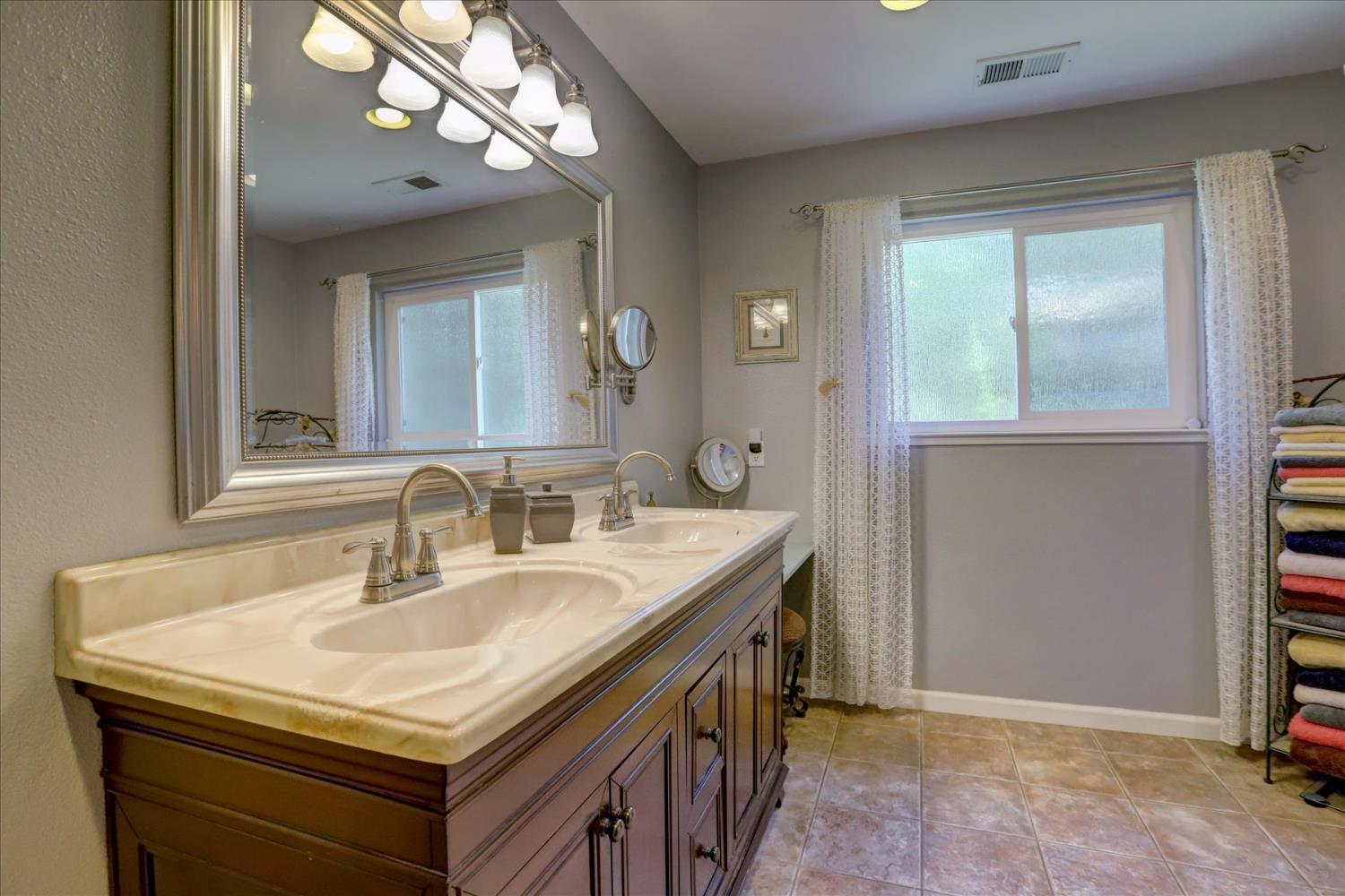 Auburn, California, 95602, United States, 3 Bedrooms Bedrooms, ,2 BathroomsBathrooms,Residential,For Sale,1976114