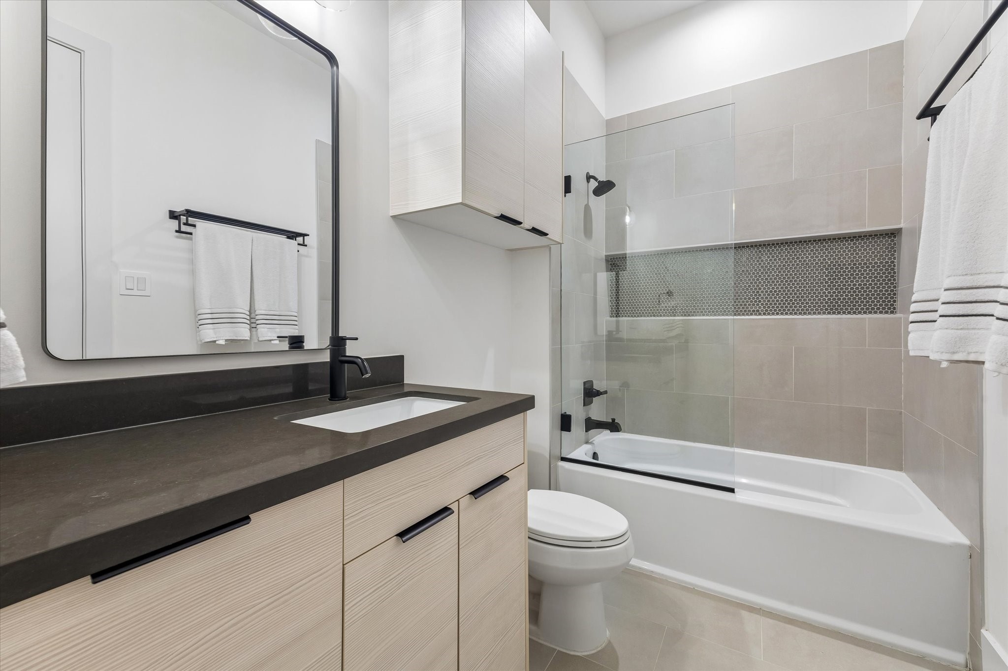  2435 Sheridan Street - 物件實景