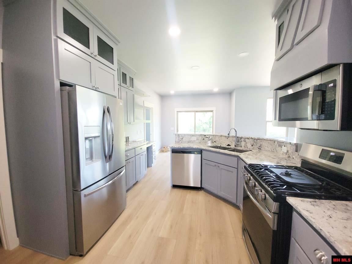 Mountain Home, Arkansas, 72653, United States, 3 Bedrooms Bedrooms, ,2 BathroomsBathrooms,Residential,For Sale,1983473