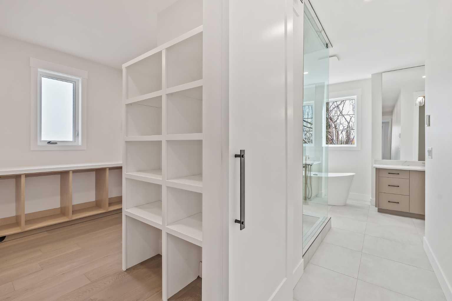 CALGARY, Alberta, T3E 2V9, CA, 4 Bedrooms Bedrooms, ,5 BathroomsBathrooms,Residential,For Sale,1987514