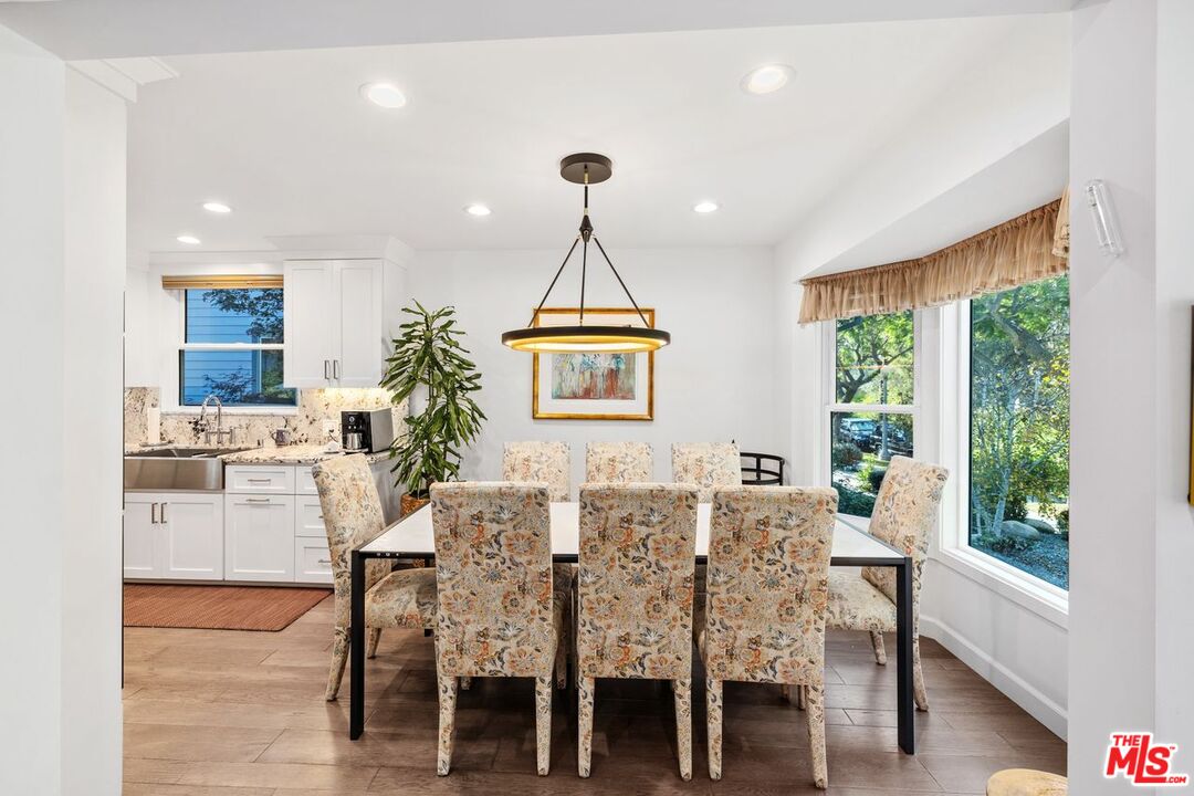 Los Angeles, California, 90034, United States, 4 Bedrooms Bedrooms, ,Residential,For Sale,1991116