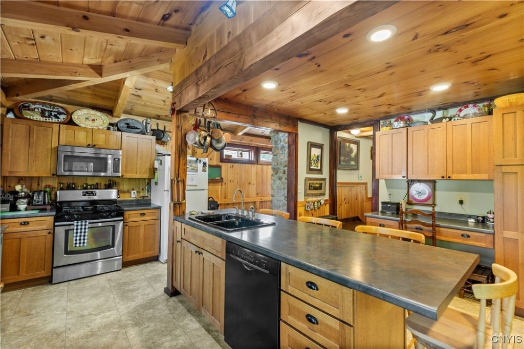 Forestport, New York, 13338, United States, 4 Bedrooms Bedrooms, ,2 BathroomsBathrooms,Residential,For Sale,1882810