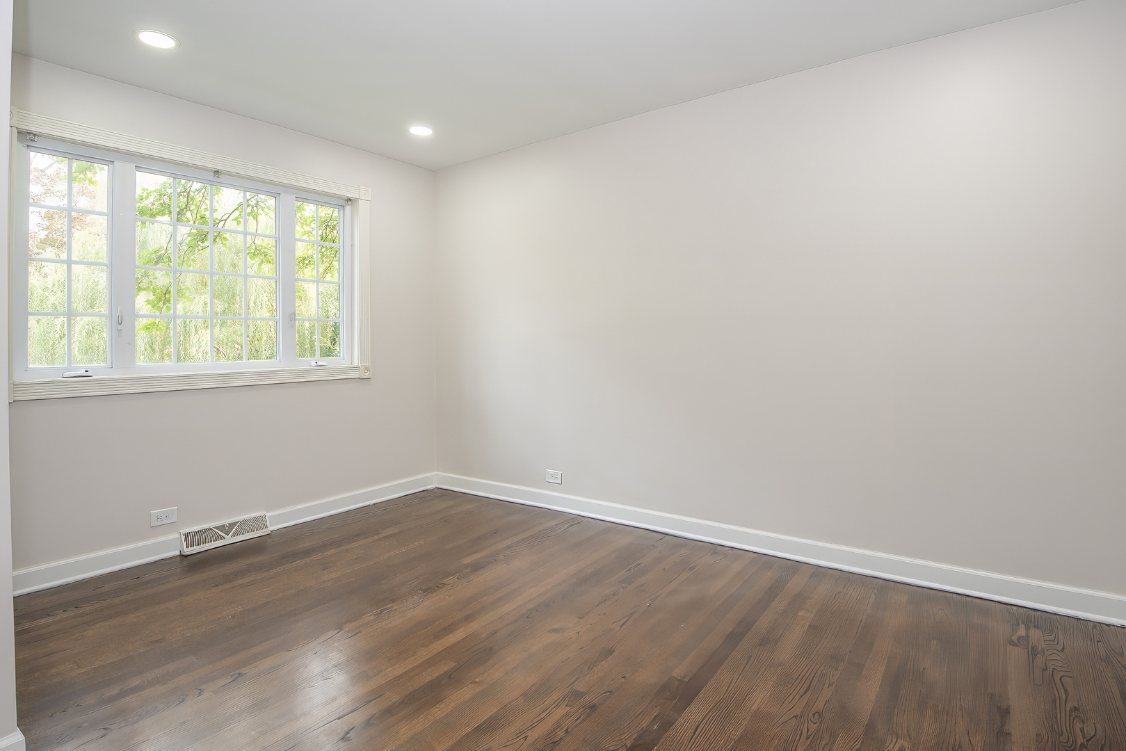 Glenview, Illinois, 60025, United States, 5 Bedrooms Bedrooms, ,3 BathroomsBathrooms,Residential,For Sale,1995942