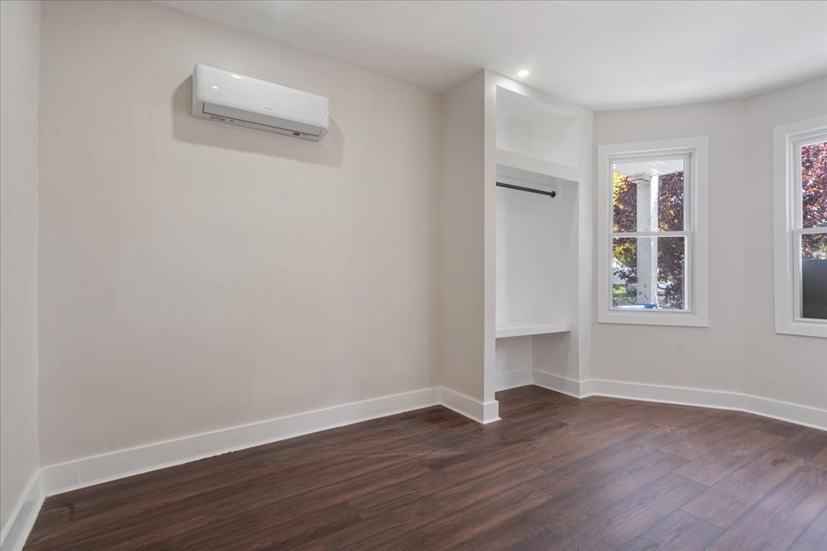 Bergen, Lodi Borough, New Jersey, 07644, United States, 6 Bedrooms Bedrooms, ,4 BathroomsBathrooms,Residential,For Sale,1977349