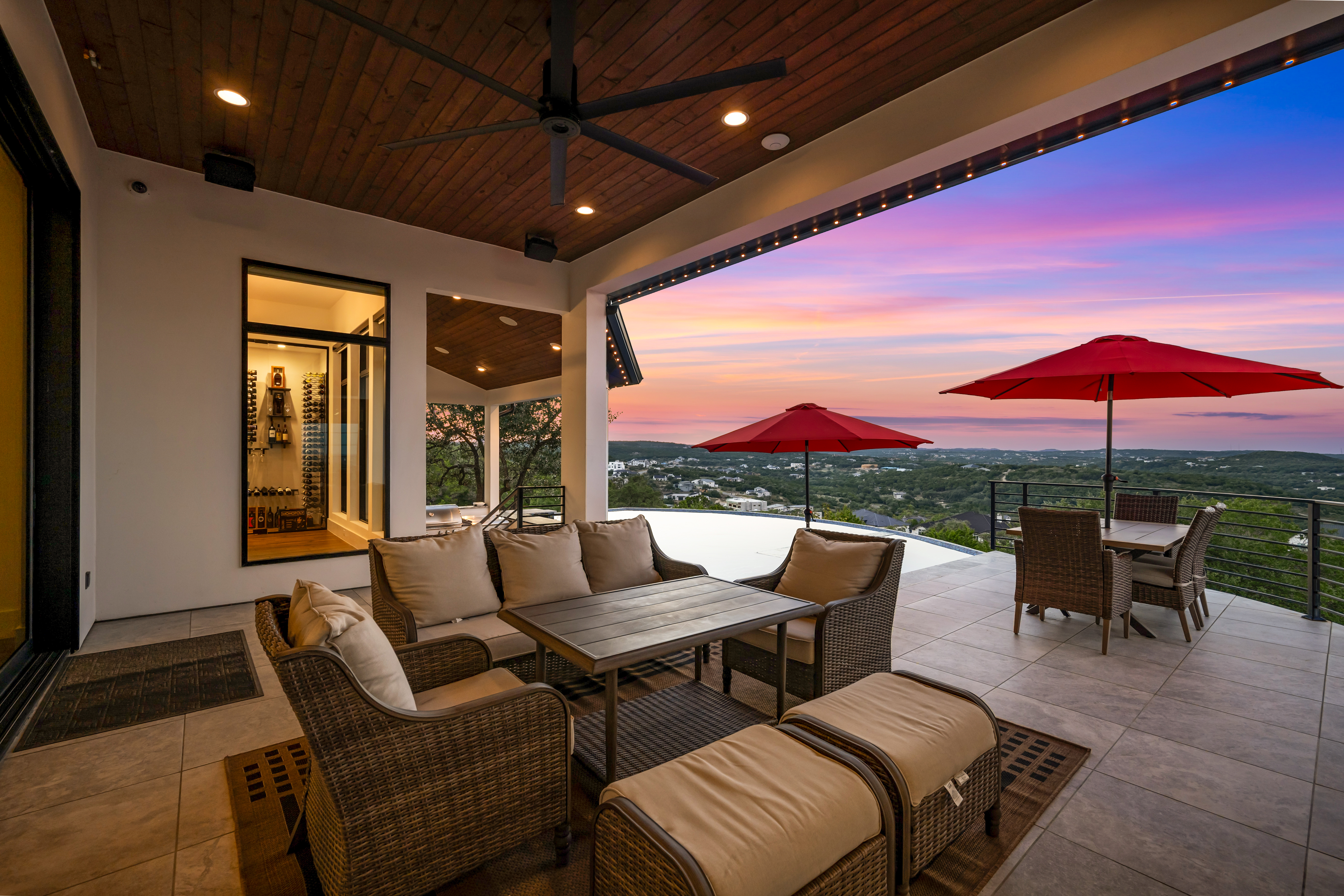  Panoramic Views and Luxury Living - 物件實景