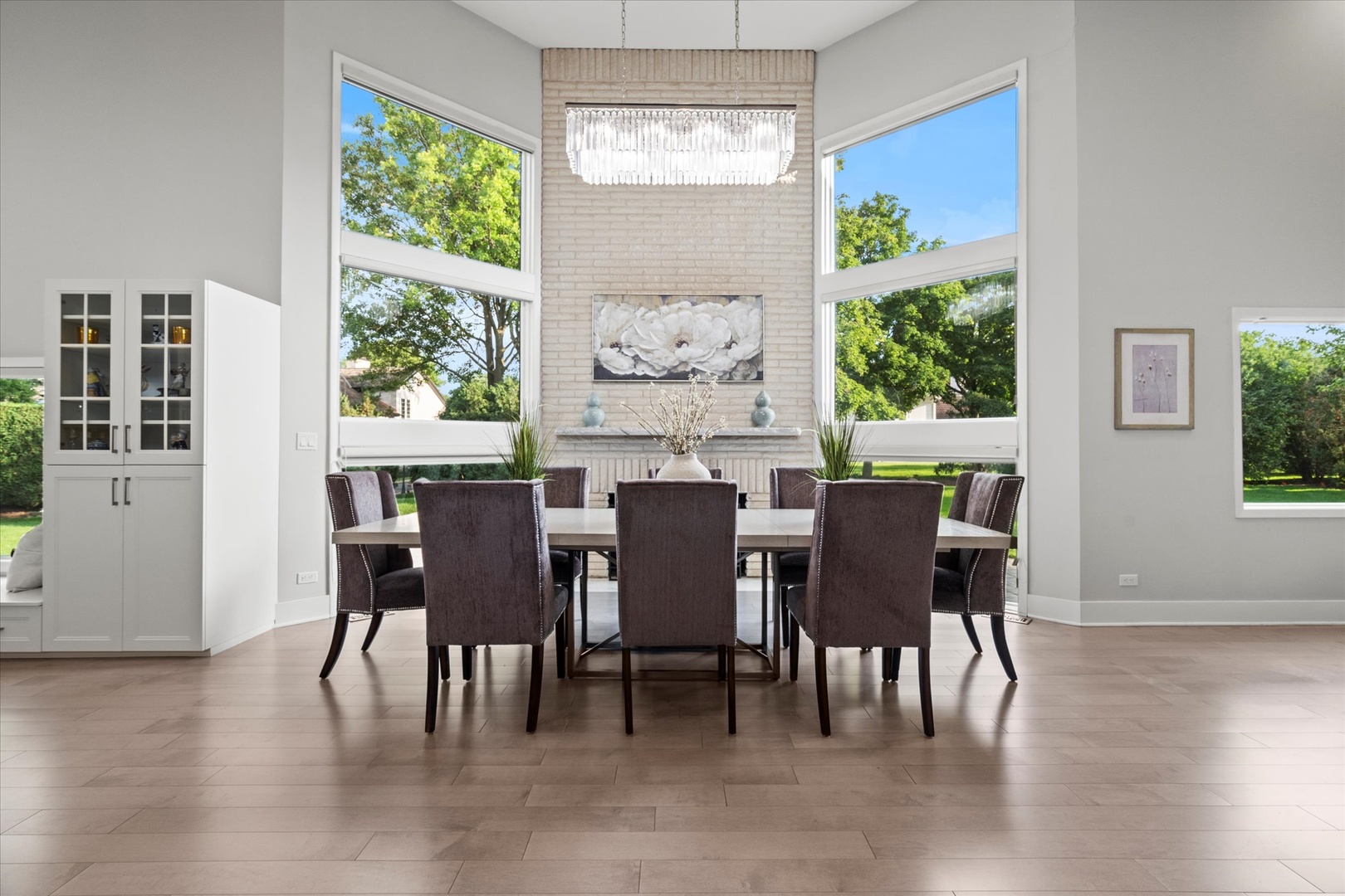 Oak Brook, Illinois, 60523, United States, 5 Bedrooms Bedrooms, ,6 BathroomsBathrooms,Residential,For Sale,1903537