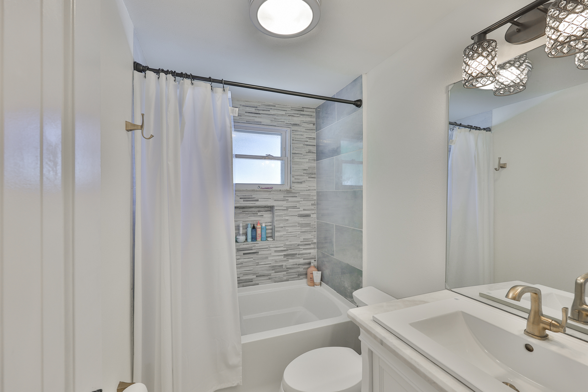 Seminole, Florida, 33772, United States, 3 Bedrooms Bedrooms, ,2 BathroomsBathrooms,Residential,For Sale,1978971