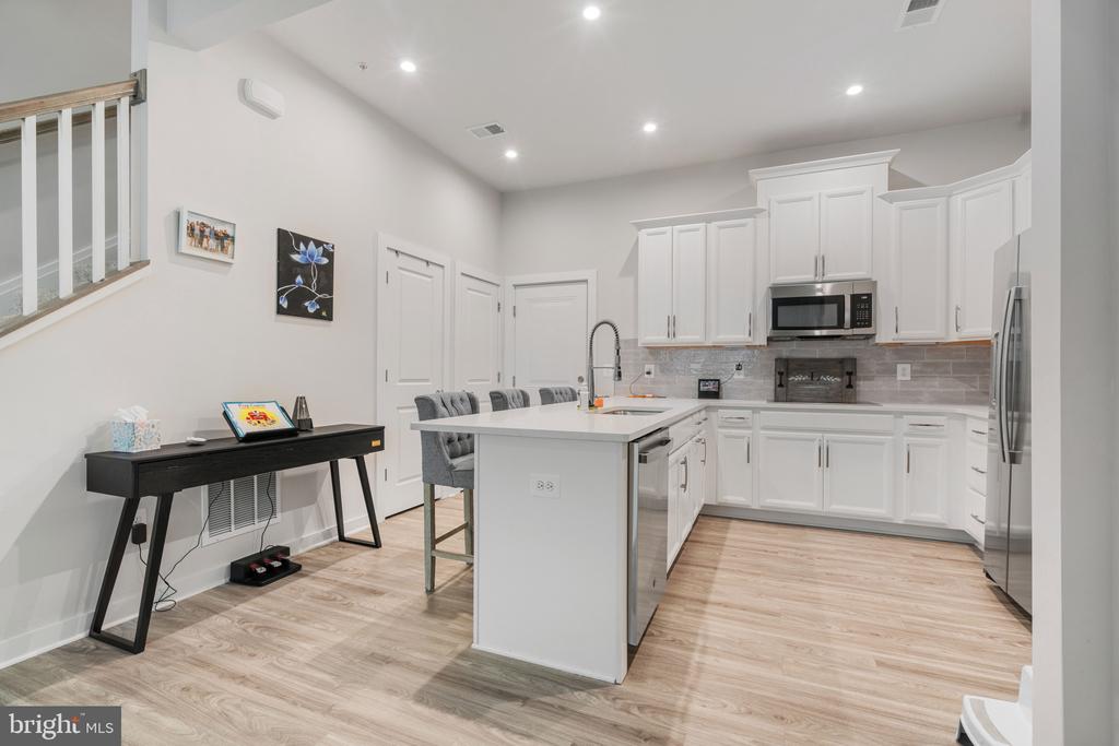 Rockville, Maryland, 20855, United States, 3 Bedrooms Bedrooms, ,3 BathroomsBathrooms,Residential,For Sale,1929038
