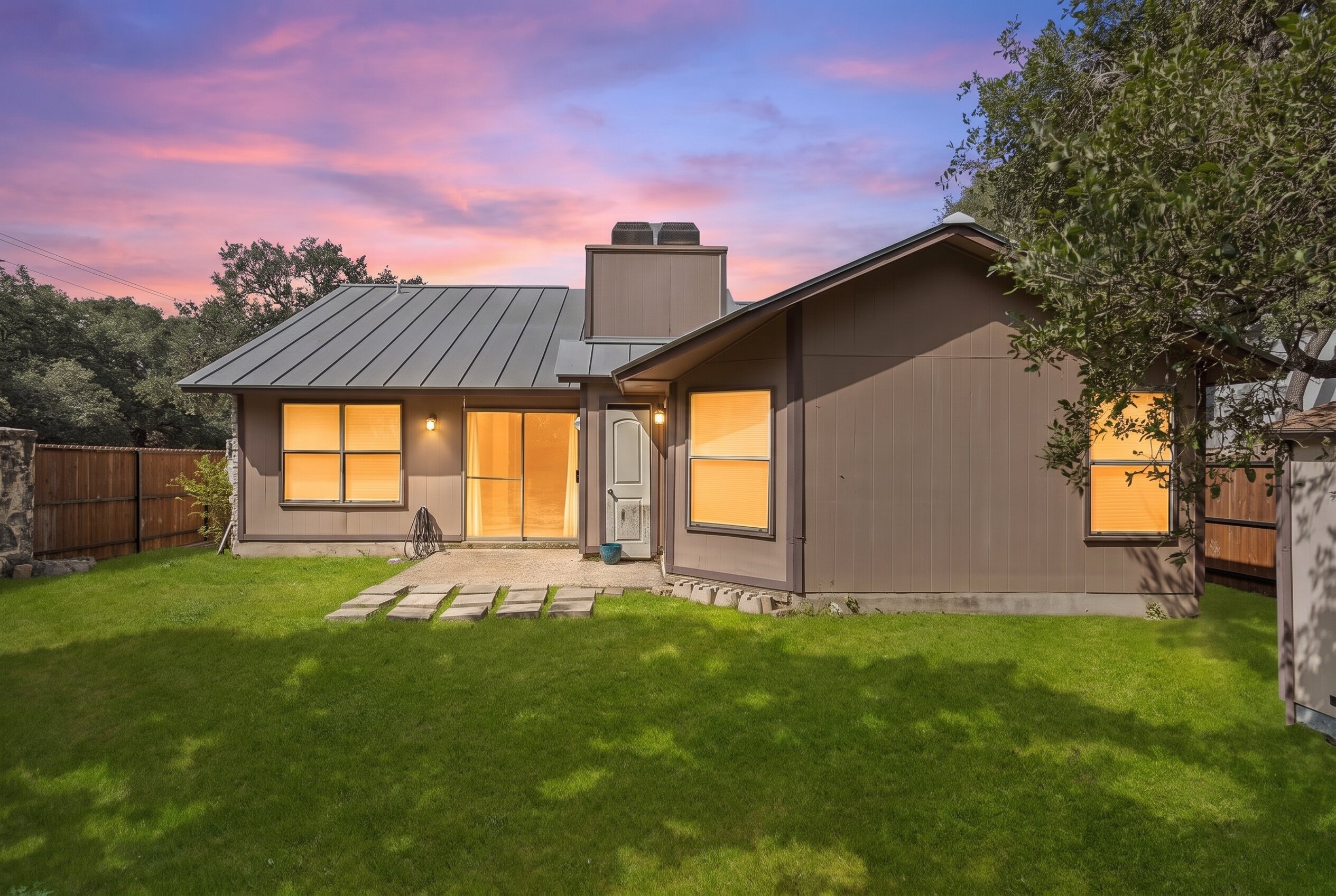  Charming One-Story Retreat in Prime Location - 物件實景