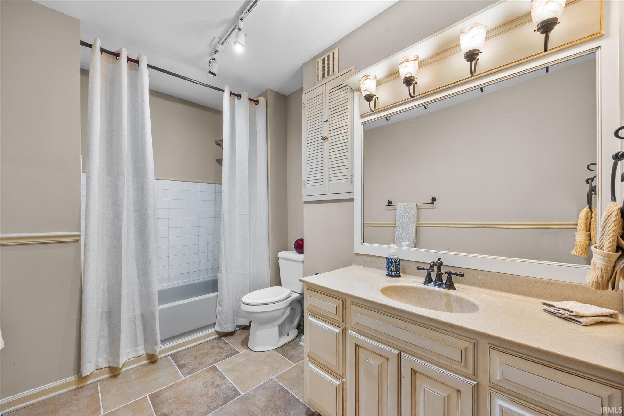 Bloomington, Indiana, 47401, United States, 5 Bedrooms Bedrooms, ,4 BathroomsBathrooms,Residential,For Sale,1924485