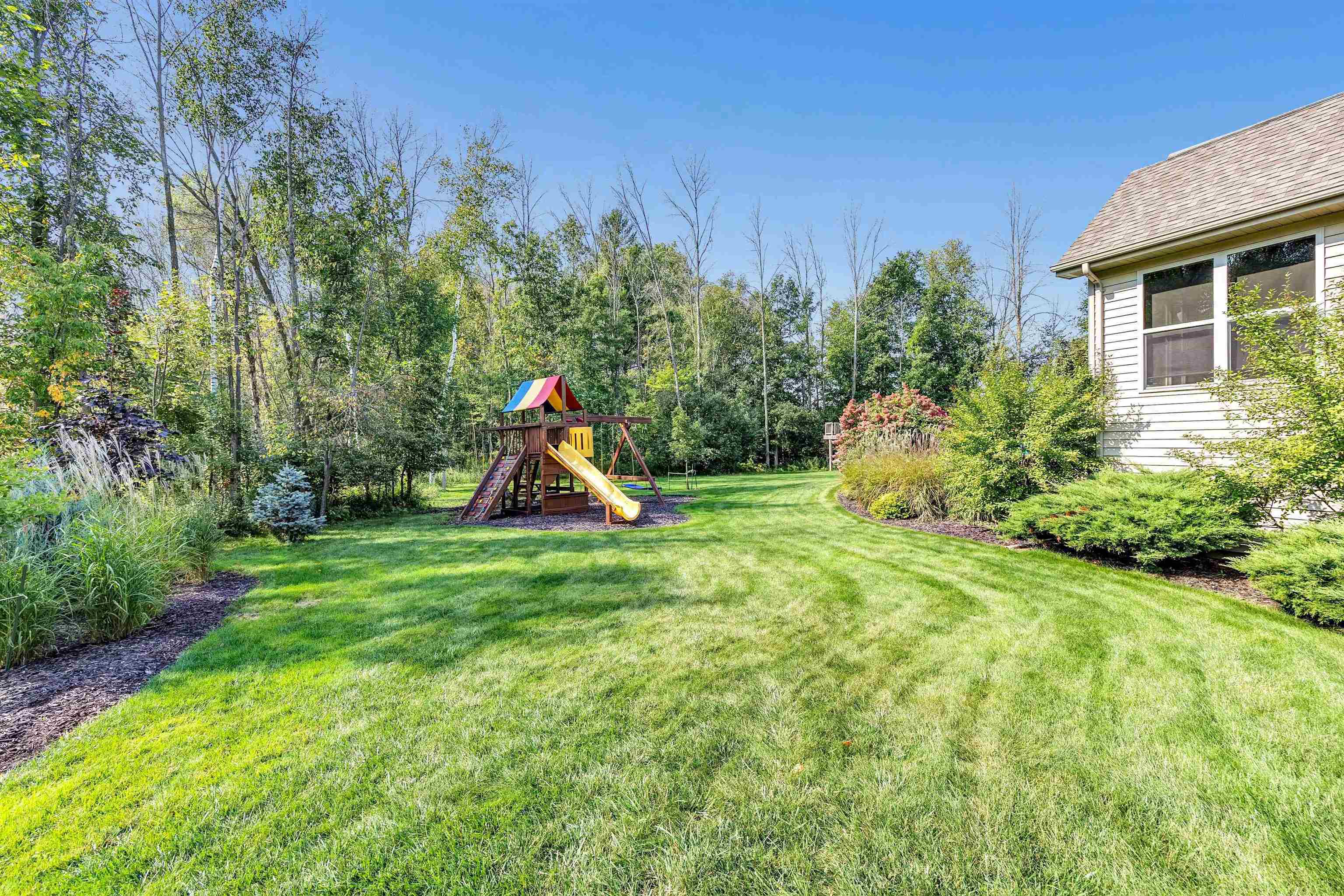 GREEN BAY, Wisconsin, 54313, United States, 5 Bedrooms Bedrooms, ,4 BathroomsBathrooms,Residential,For Sale,1911640