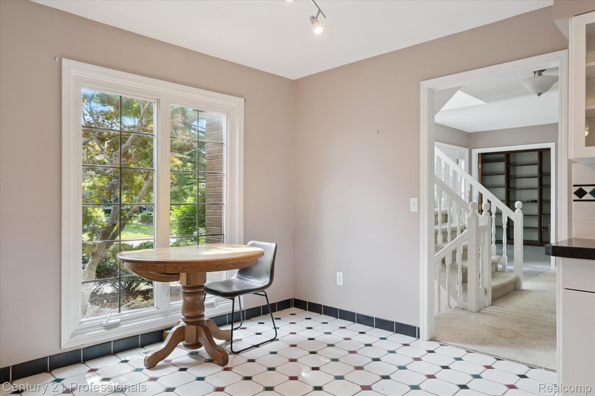 Northville, Michigan, 48167, United States, 4 Bedrooms Bedrooms, ,3 BathroomsBathrooms,Residential,For Sale,1980855