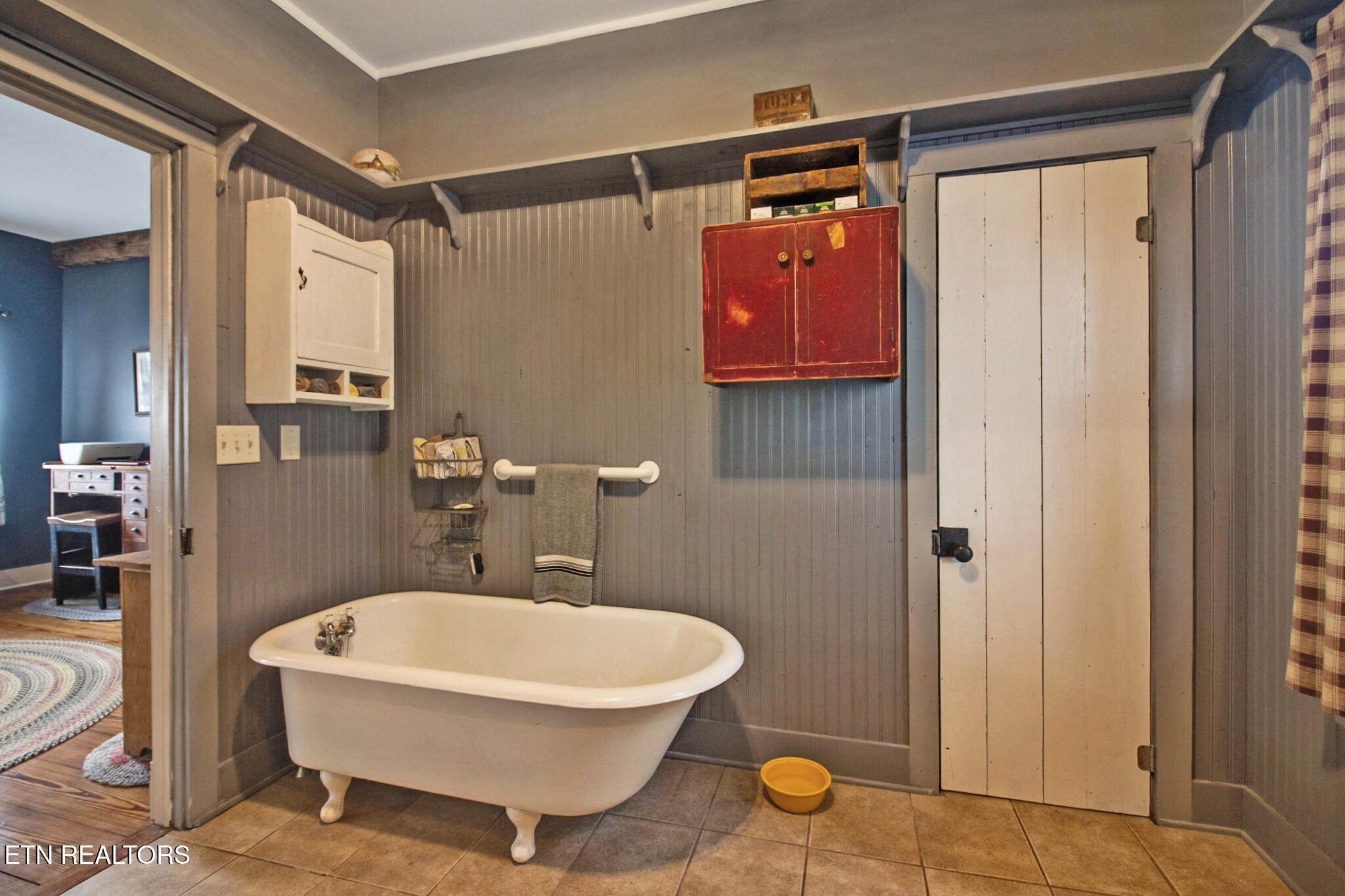 Crossville, Tennessee, 38555, United States, 4 Bedrooms Bedrooms, ,3 BathroomsBathrooms,Residential,For Sale,1996512