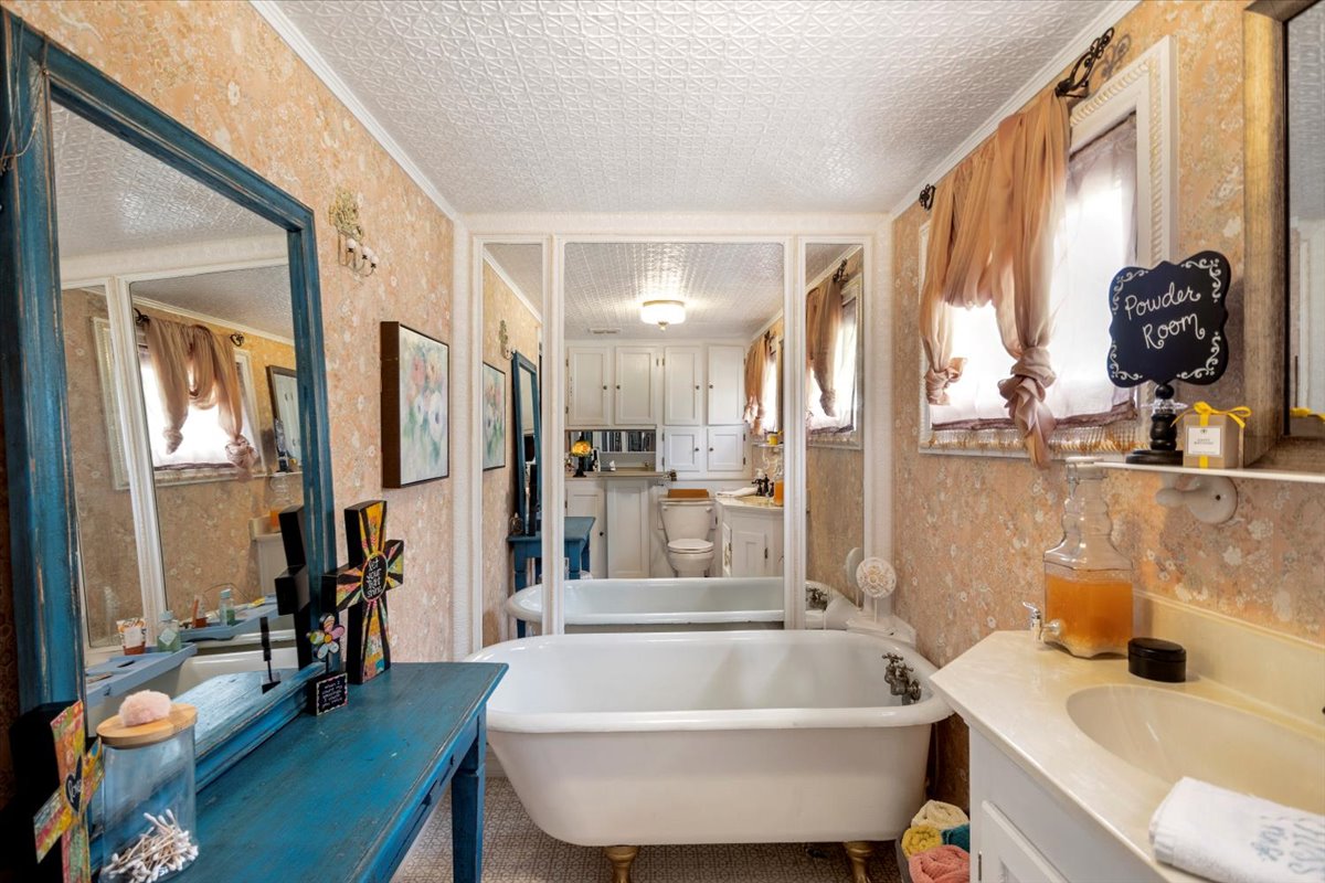 Carthage, Texas, 75633, United States, 5 Bedrooms Bedrooms, ,4 BathroomsBathrooms,Residential,For Sale,1804016