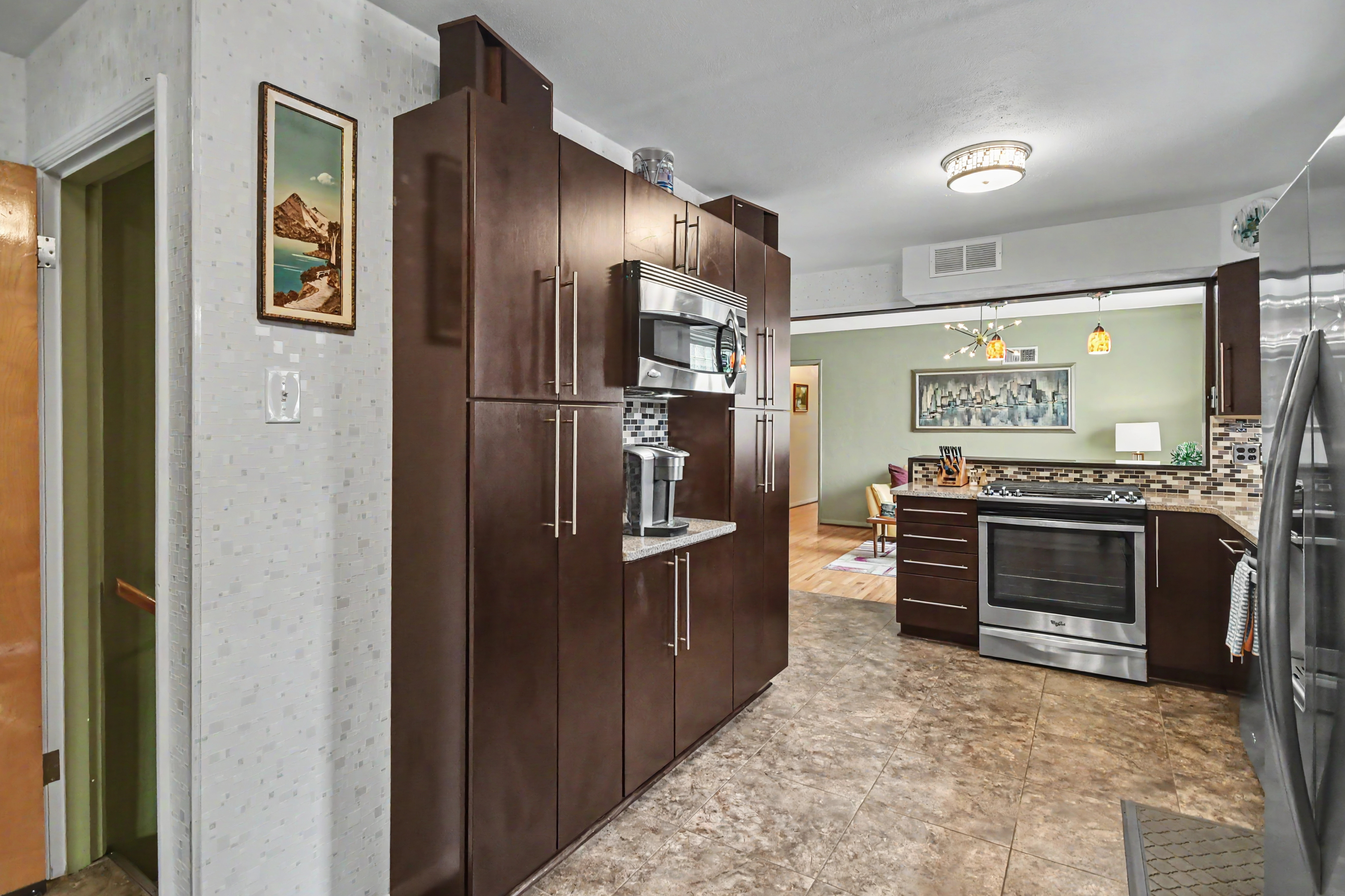 You’ll fall in love with this charming midcentury ranch. - 物件實景
