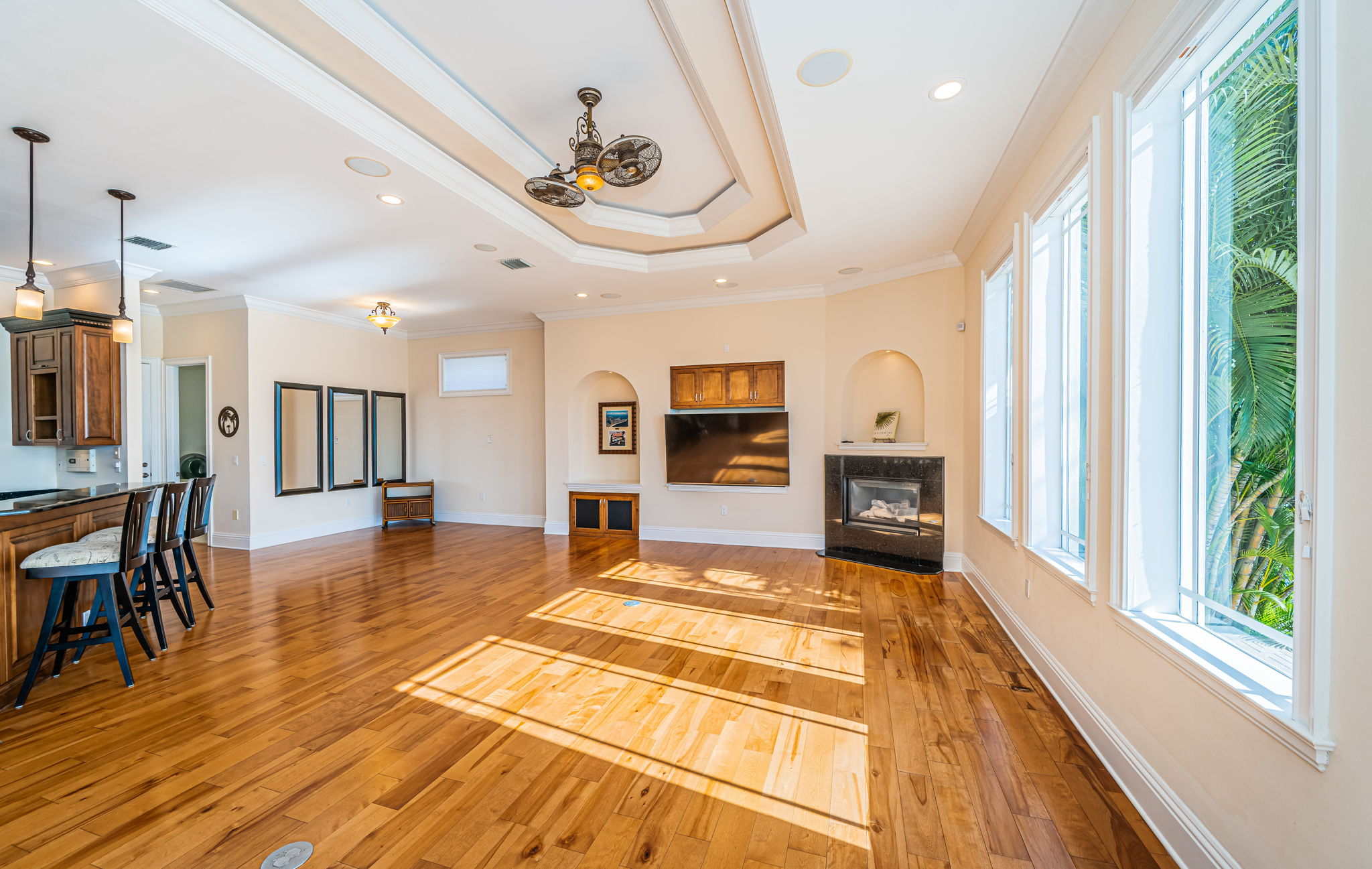 St Petersburg, Florida, 33707, United States, 5 Bedrooms Bedrooms, ,5 BathroomsBathrooms,Residential,For Sale,2006025