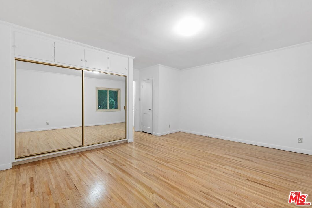 Los Angeles, California, 90049, United States, 1 Bedroom Bedrooms, ,1 BathroomBathrooms,Residential,For Sale,2003518