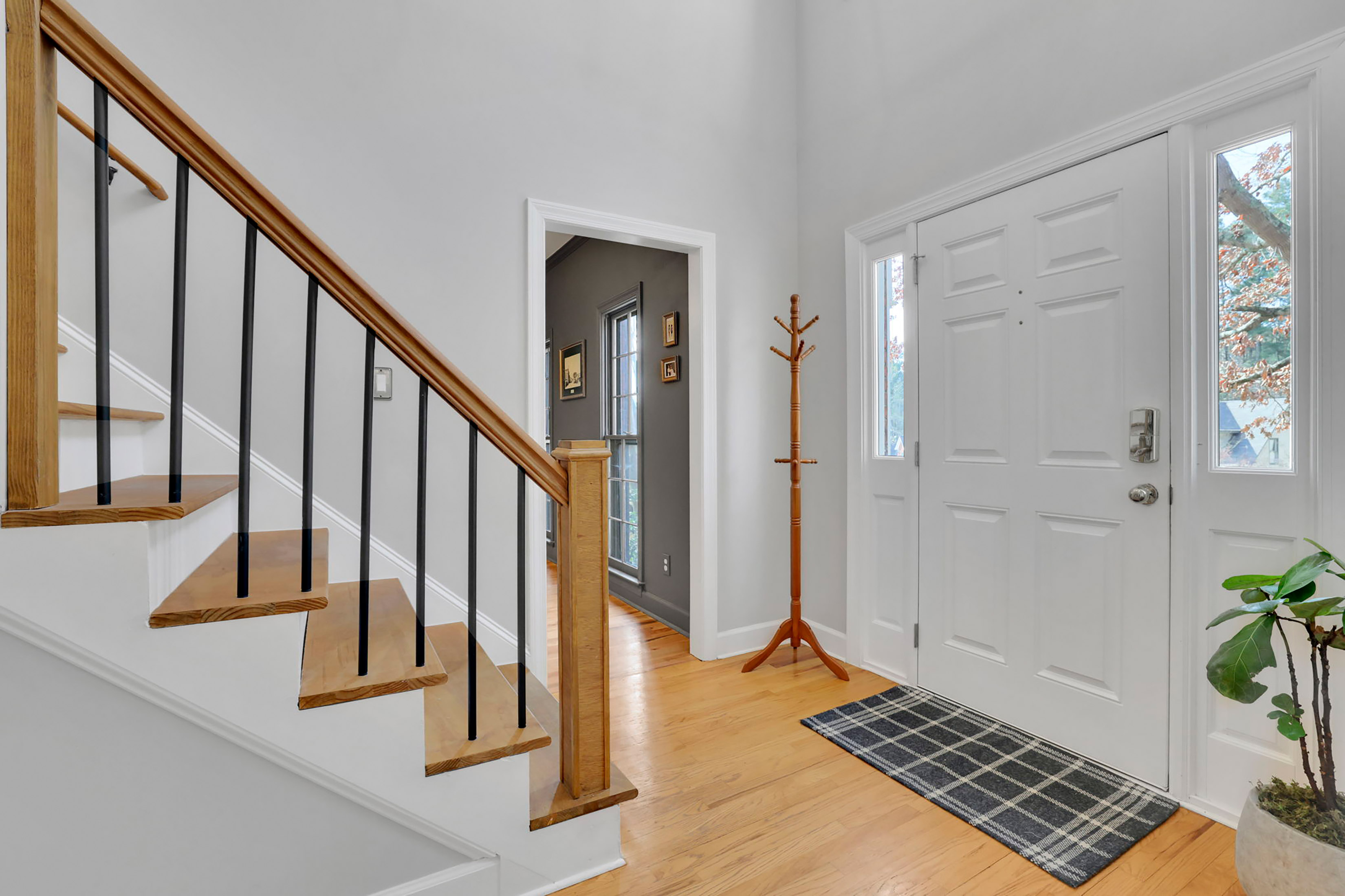  Beautifully Maintained Home Nestled Within a Quiet and Established Community - 物件實景