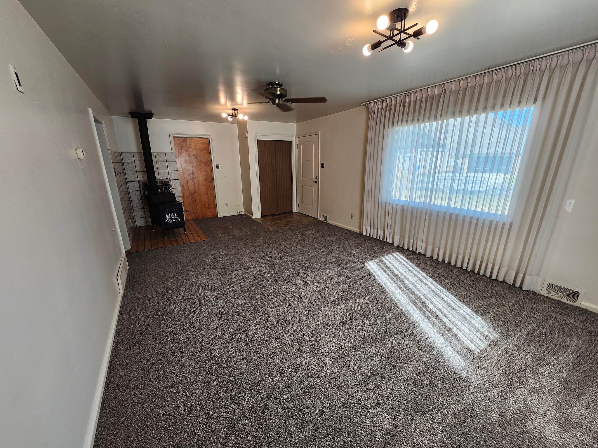 Morgan, Utah, 84050, United States, 5 Bedrooms Bedrooms, ,1 BathroomBathrooms,Residential,For Sale,1991972