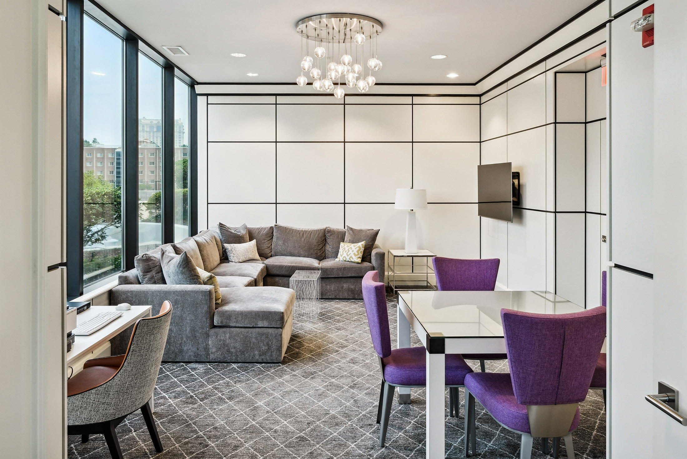  Exceptional Space, Skyline Views, and an Unbeatable Buckhead Location - 物件實景