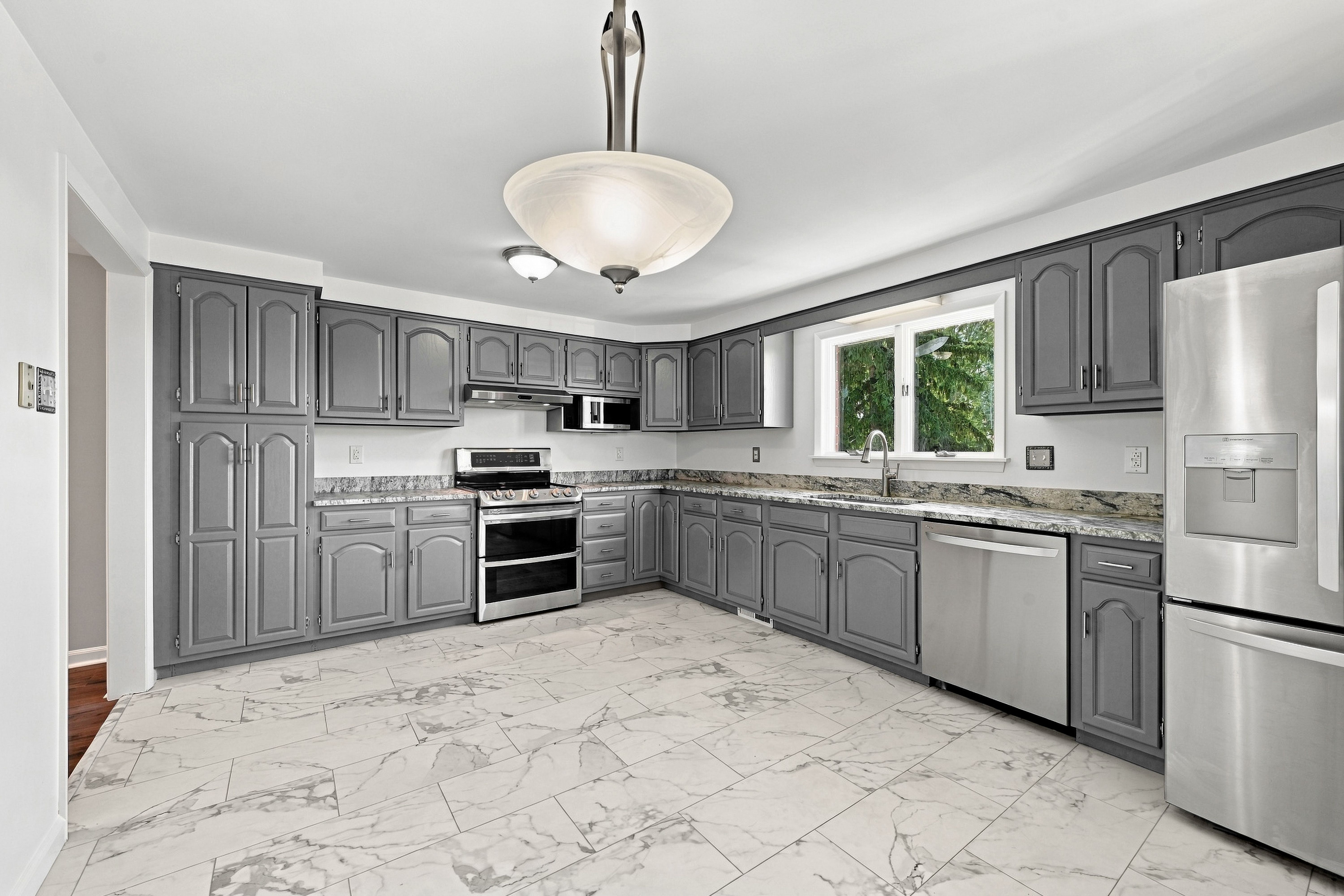  16 South Rolling Hills Avenue, Irwin, PA 15642 - 物件實景
