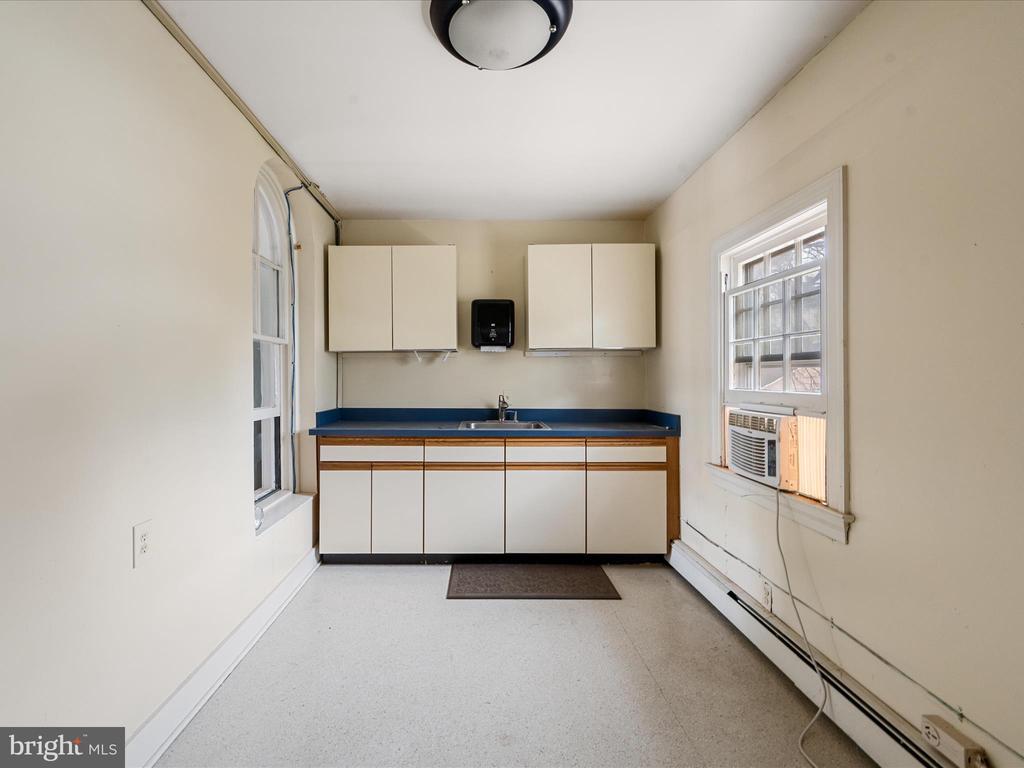 230 W Boscawen Street, Winchester, Virginia, 22601, United States, ,Residential,For Sale,230 W Boscawen Street,1660726