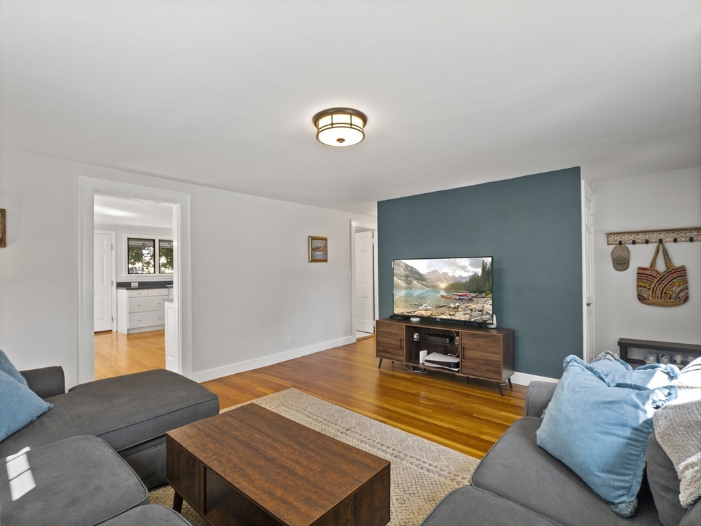 Peabody, Massachusetts, 01960, United States, 2 Bedrooms Bedrooms, ,1 BathroomBathrooms,Residential,For Sale,1930941