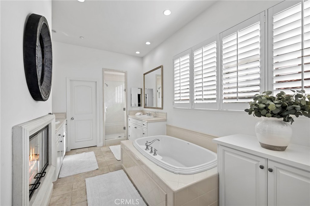 Newport Beach, California, 92663, United States, 3 Bedrooms Bedrooms, ,3 BathroomsBathrooms,Residential,For Sale,1992084