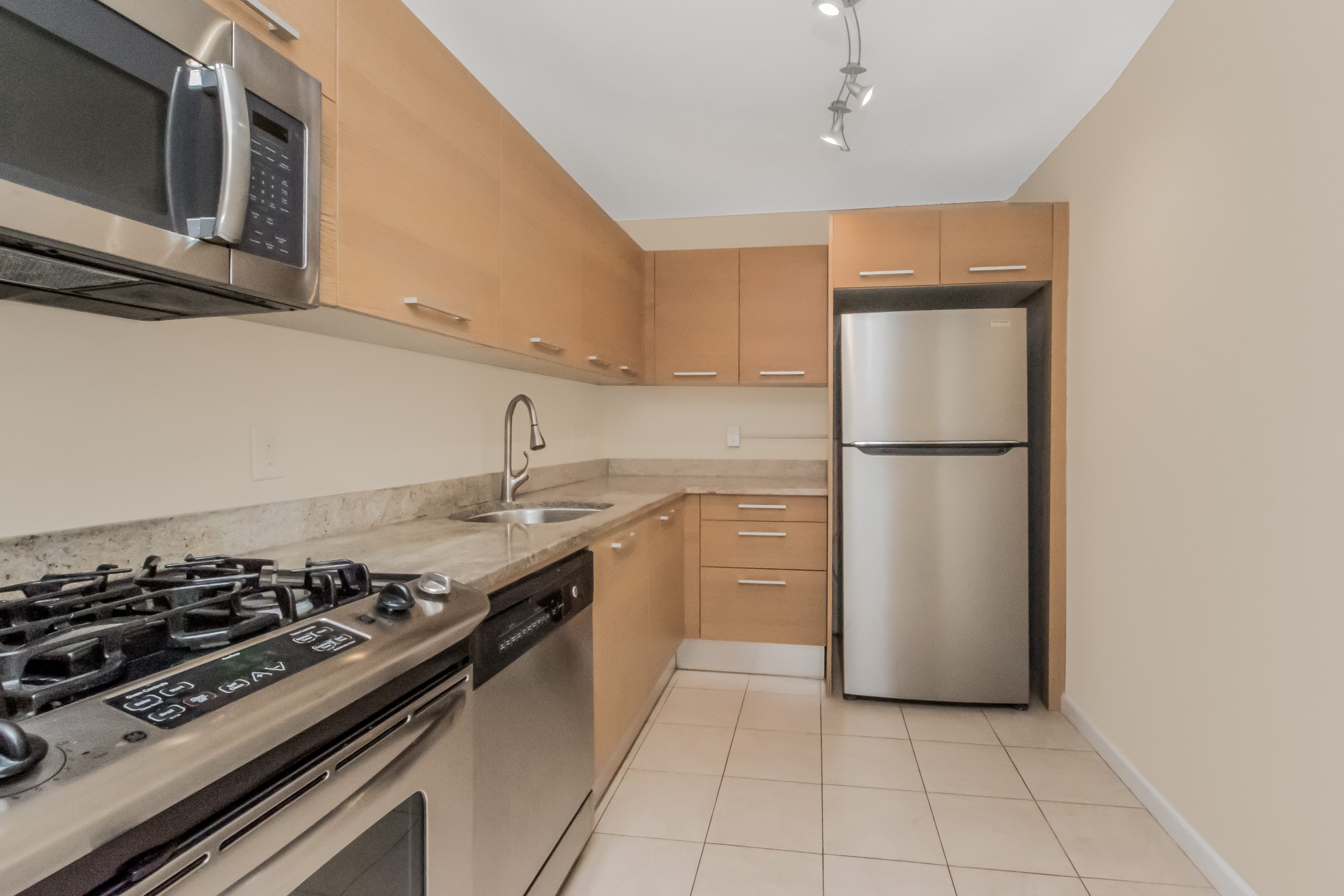  1155 Warburton Avenue - 物件實景