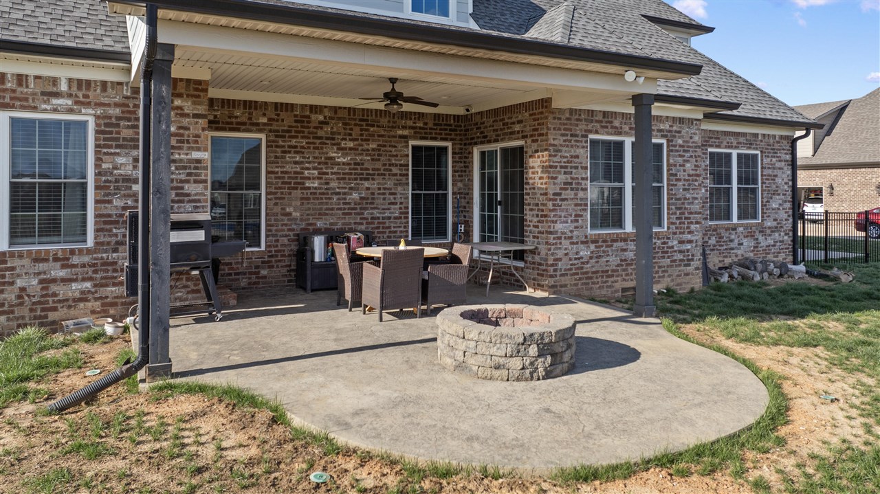 Alvaton, Kentucky, 42122, United States, 5 Bedrooms Bedrooms, ,4 BathroomsBathrooms,Residential,For Sale,1939177